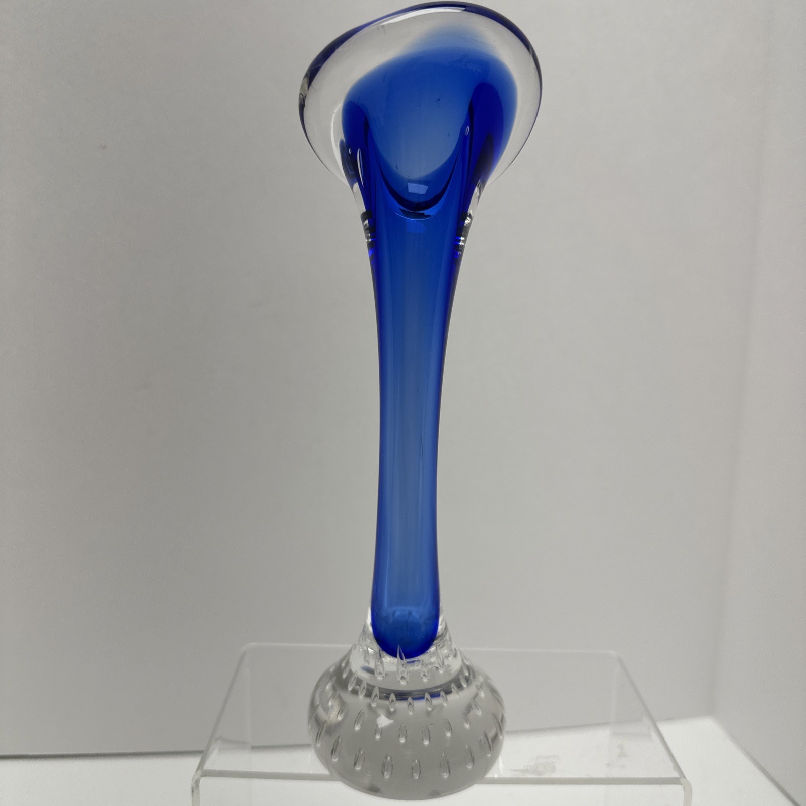 Aseda Glasbruk Calla Lily Bud Vase Blue MCM Sweden 8″ Controlled Bubble Base