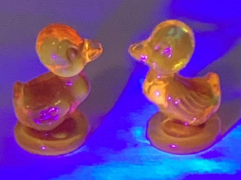 Boyd Art Glass glows Ducklings Starburst and Orange Lot of 2 Rare Vintage