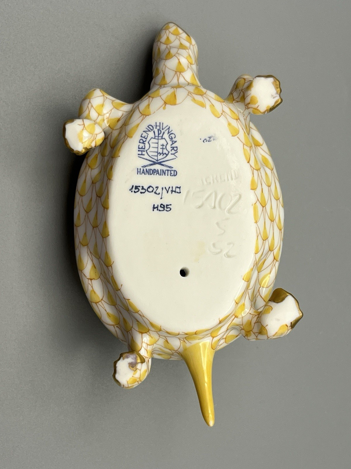 Herend Figurine – Turtle 15302 – Butterscotch / Yellow Fishnet