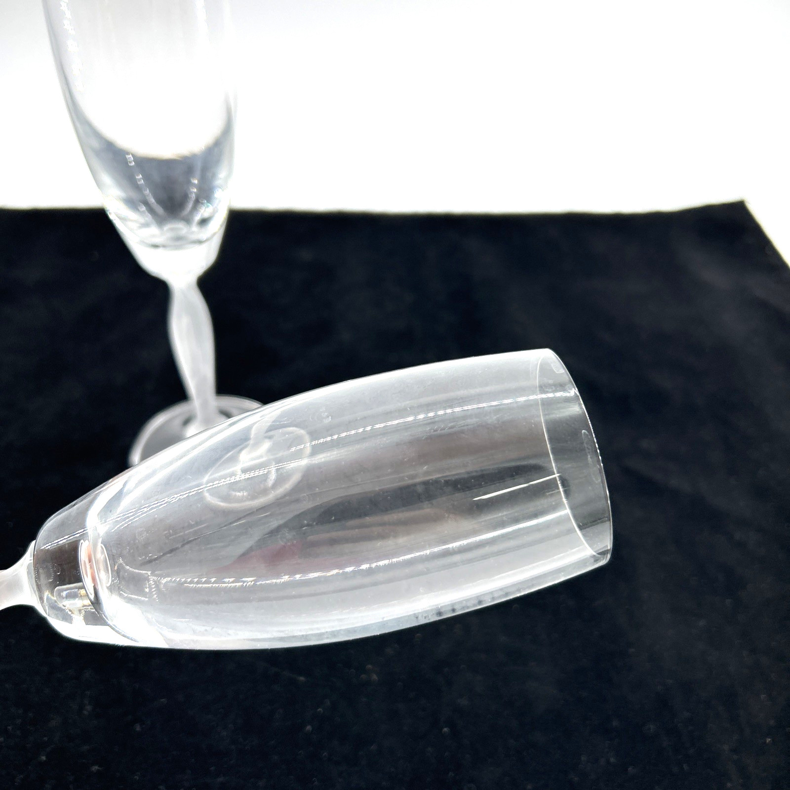2 Mikasa BALLET Clear Crystal Champagne Flutes White Frosted Twist Stems