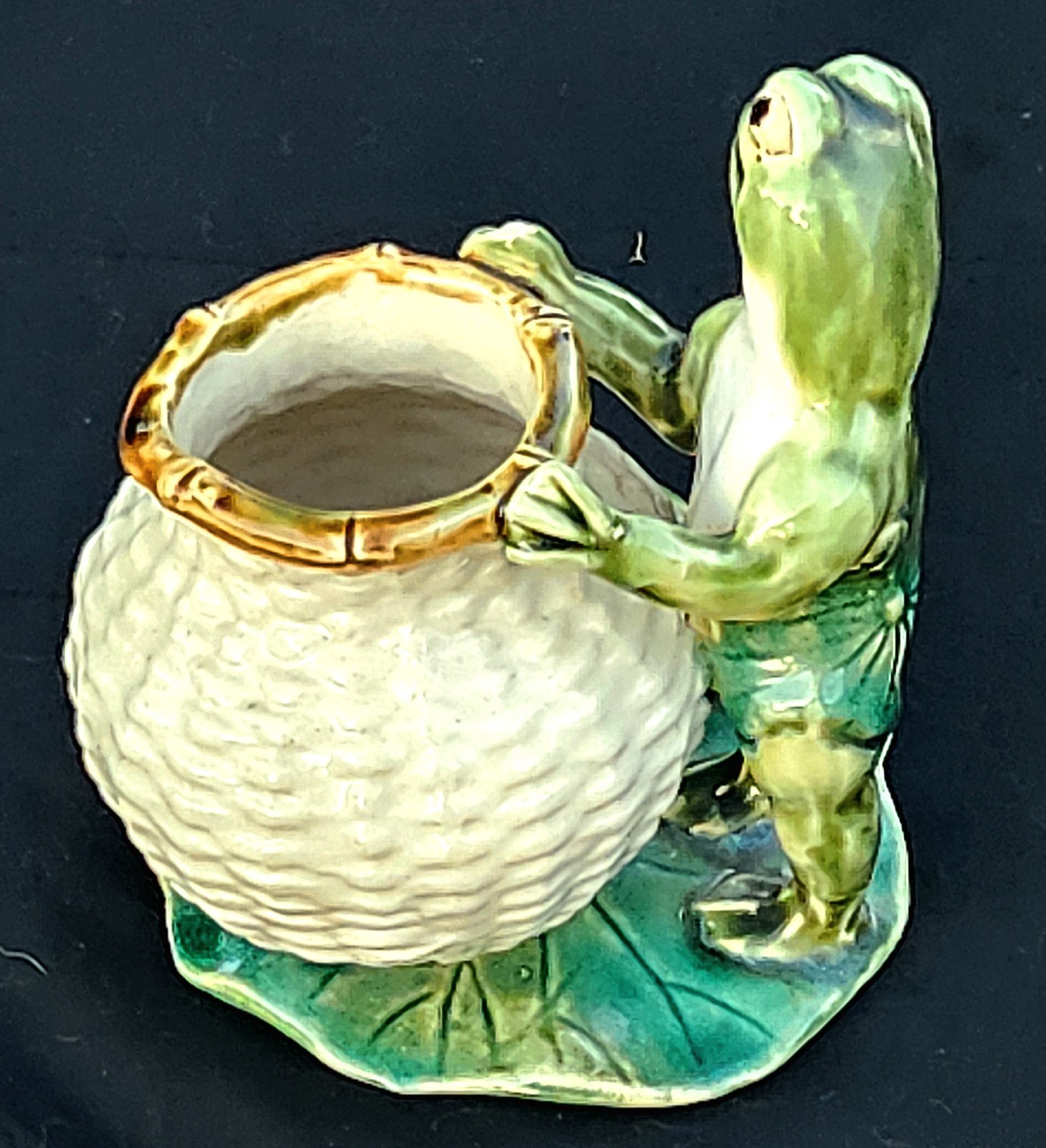 Vtg Mcm Mid-Century Majolica Ceramic Whimsical Frogs Lily Pad Pitcher Signed