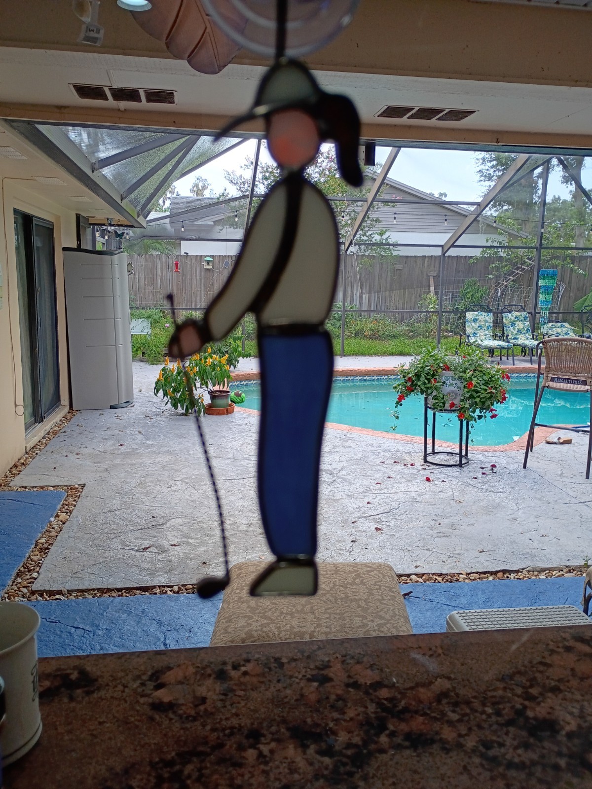VTG GOLF STAINED GLASS SUNCATCHER HANGS FROM WINDOW 6 IN X 2 1/4 IN