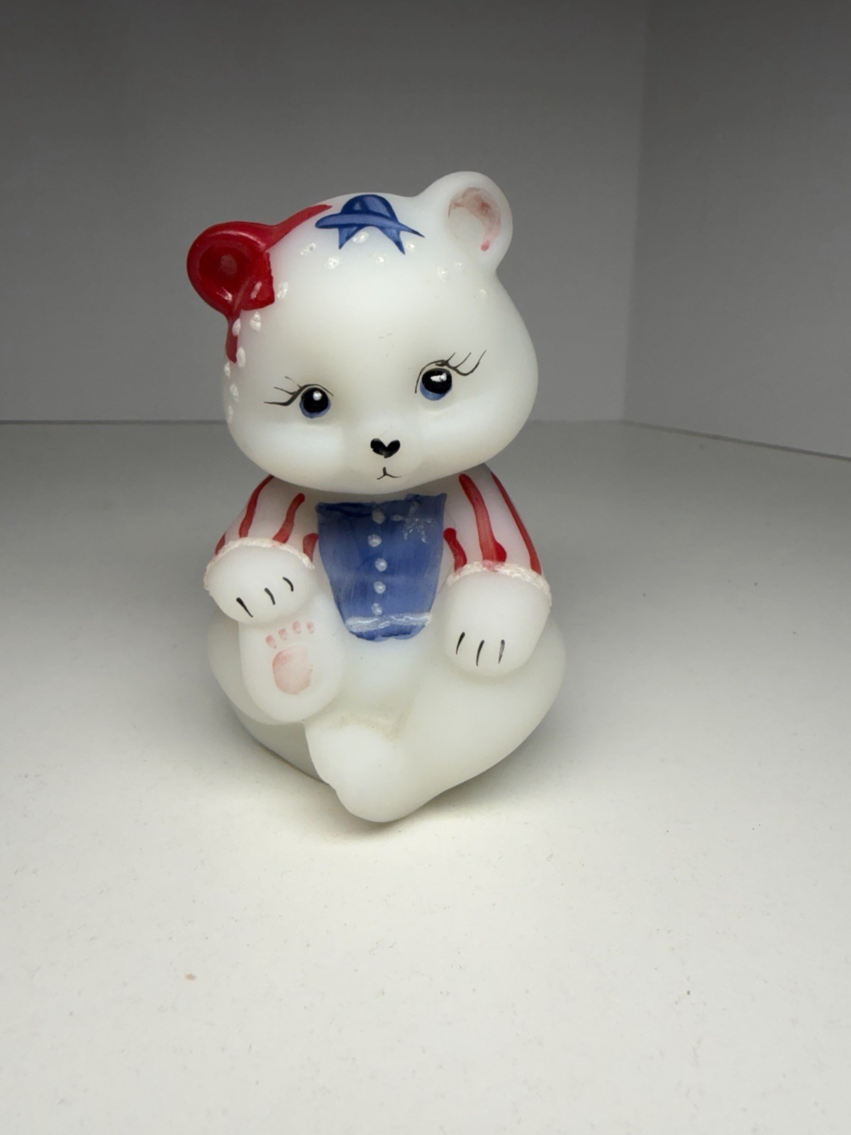 FENTON PATRIOTIC SITTING BEAR HAND PAINTED SIGNED STARS & STRIPES 2001