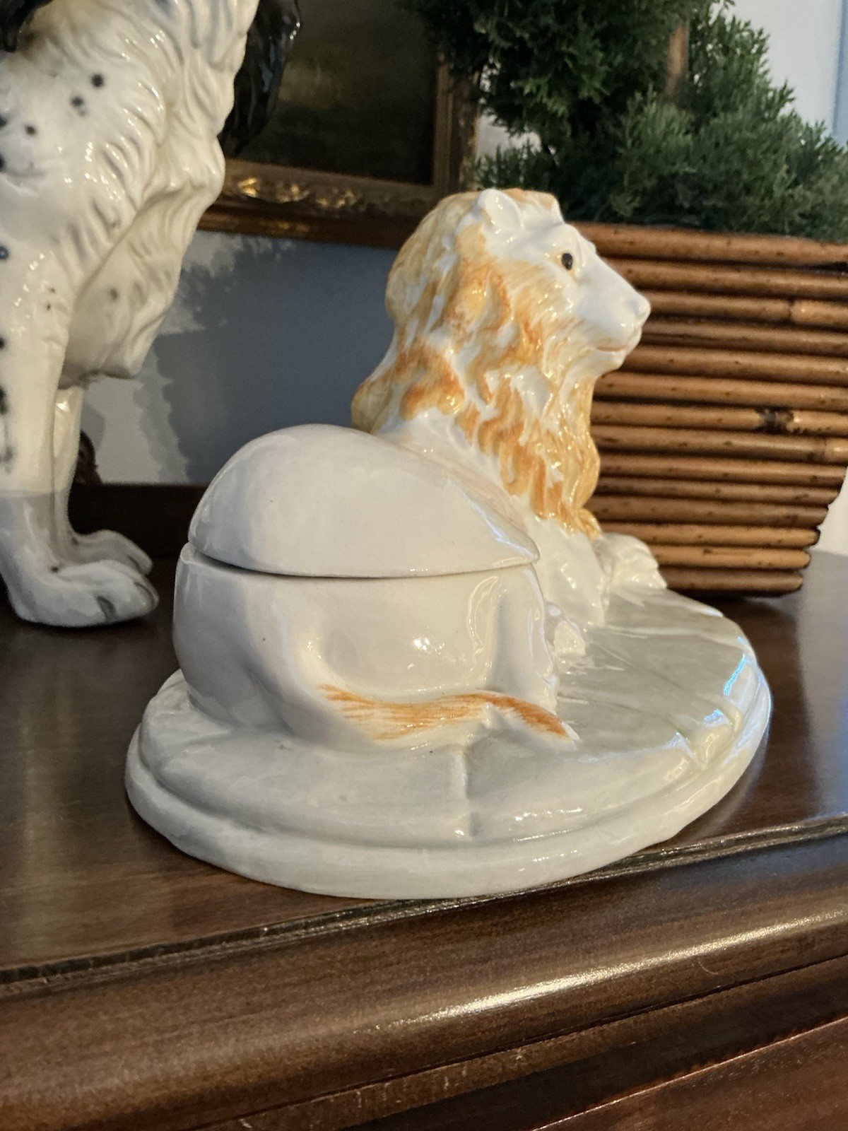 Italian Vintage Lion With Lamb Pottery Box Gold And White Box