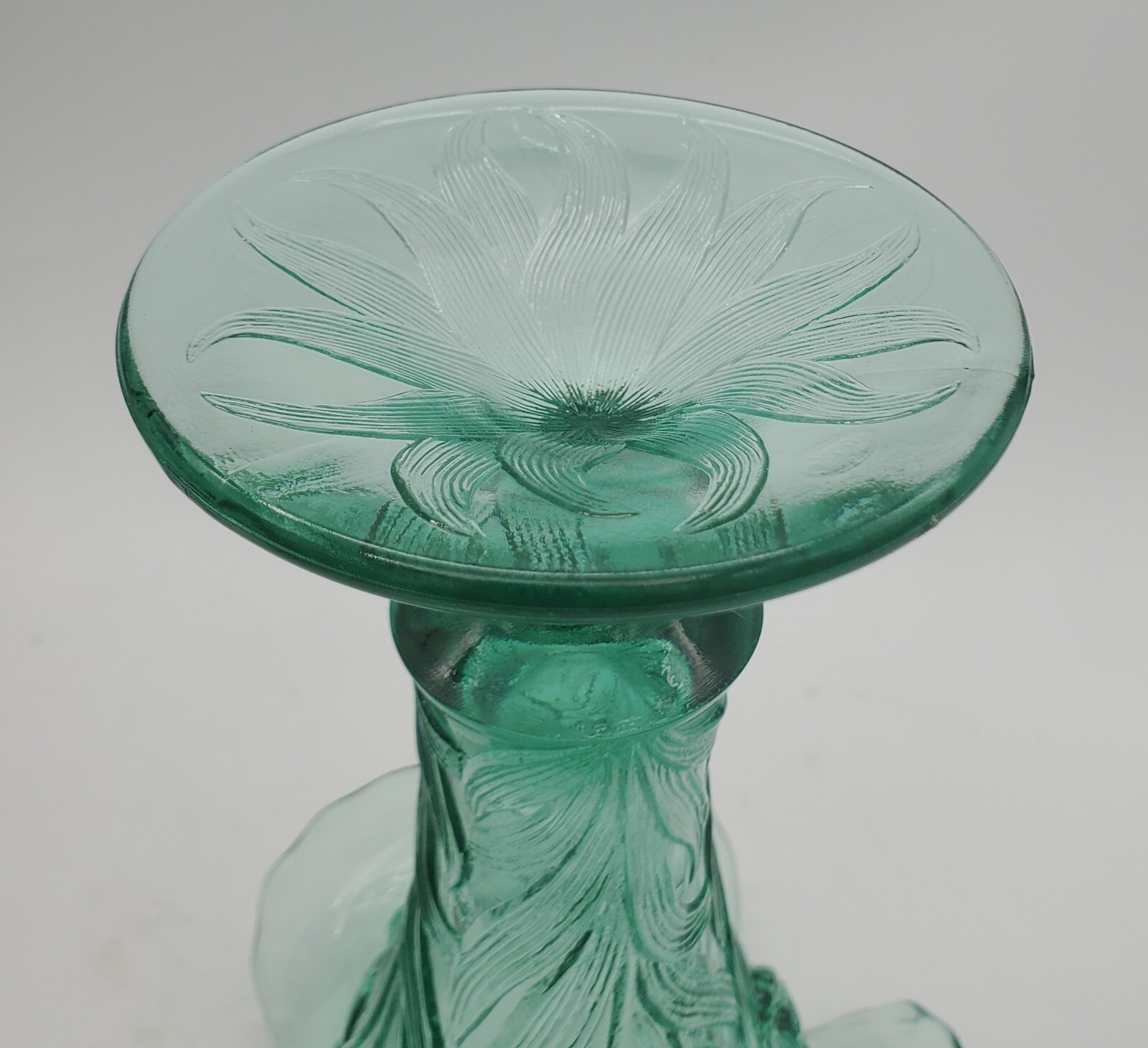 Fenton Daffodil Sea Mist Green Glass Ruffled Footed Vase 7.25″H Vintage Rare