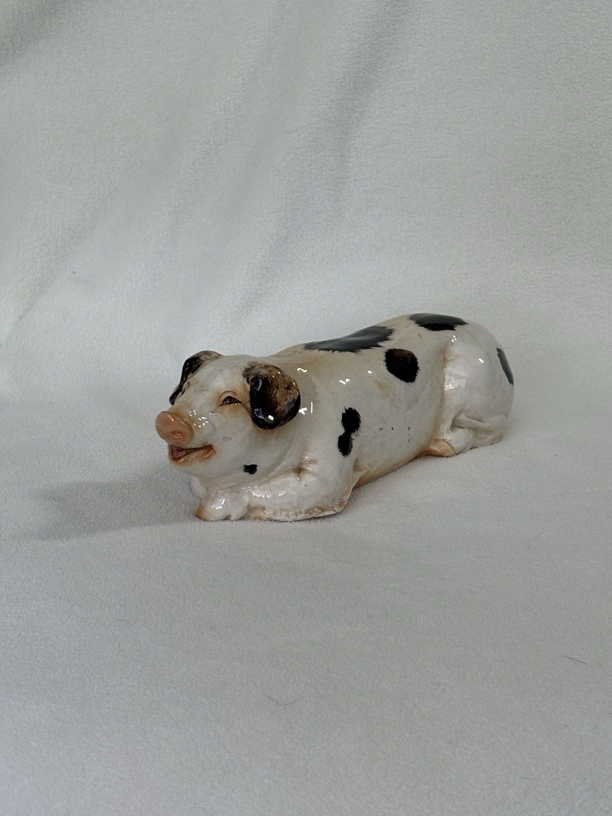 The Townsends Ceramic Spotted Pig Figurine – Mold #183 – Lying Down Smiling Hog