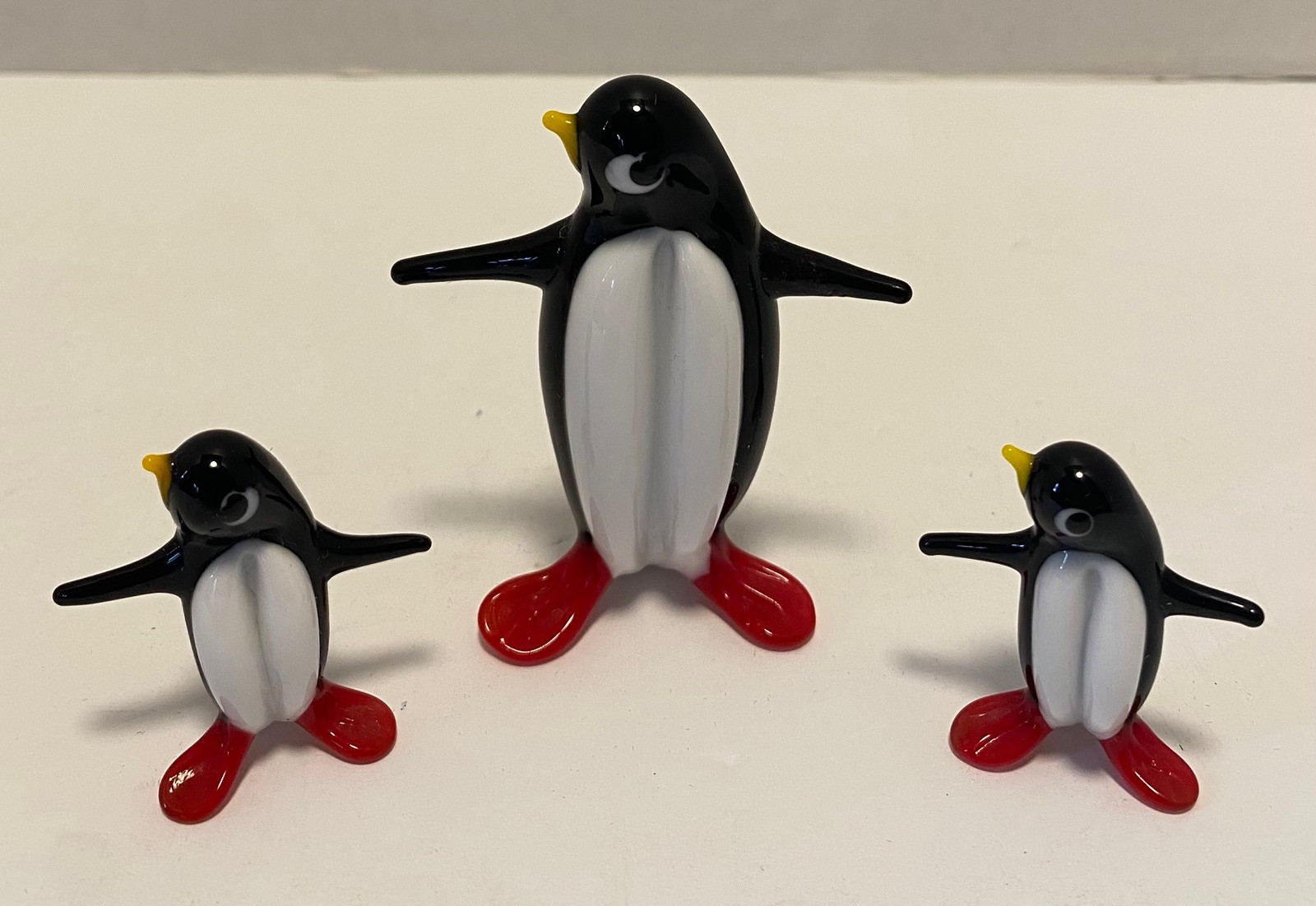 Lot of 3 Minature Glass Penguins 2.5″ & 1.5″ Unbranded Figurines