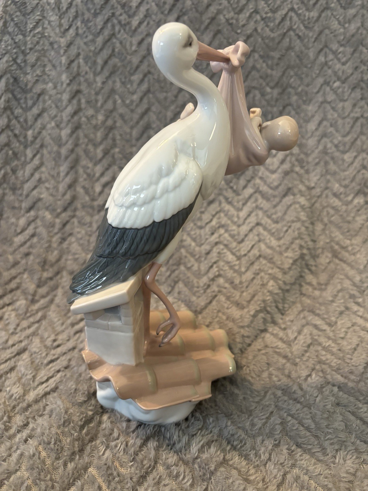 Lladró Porcelain Stork Delivering Baby Girl Figurine “New Arrival” 6382 RETIRED