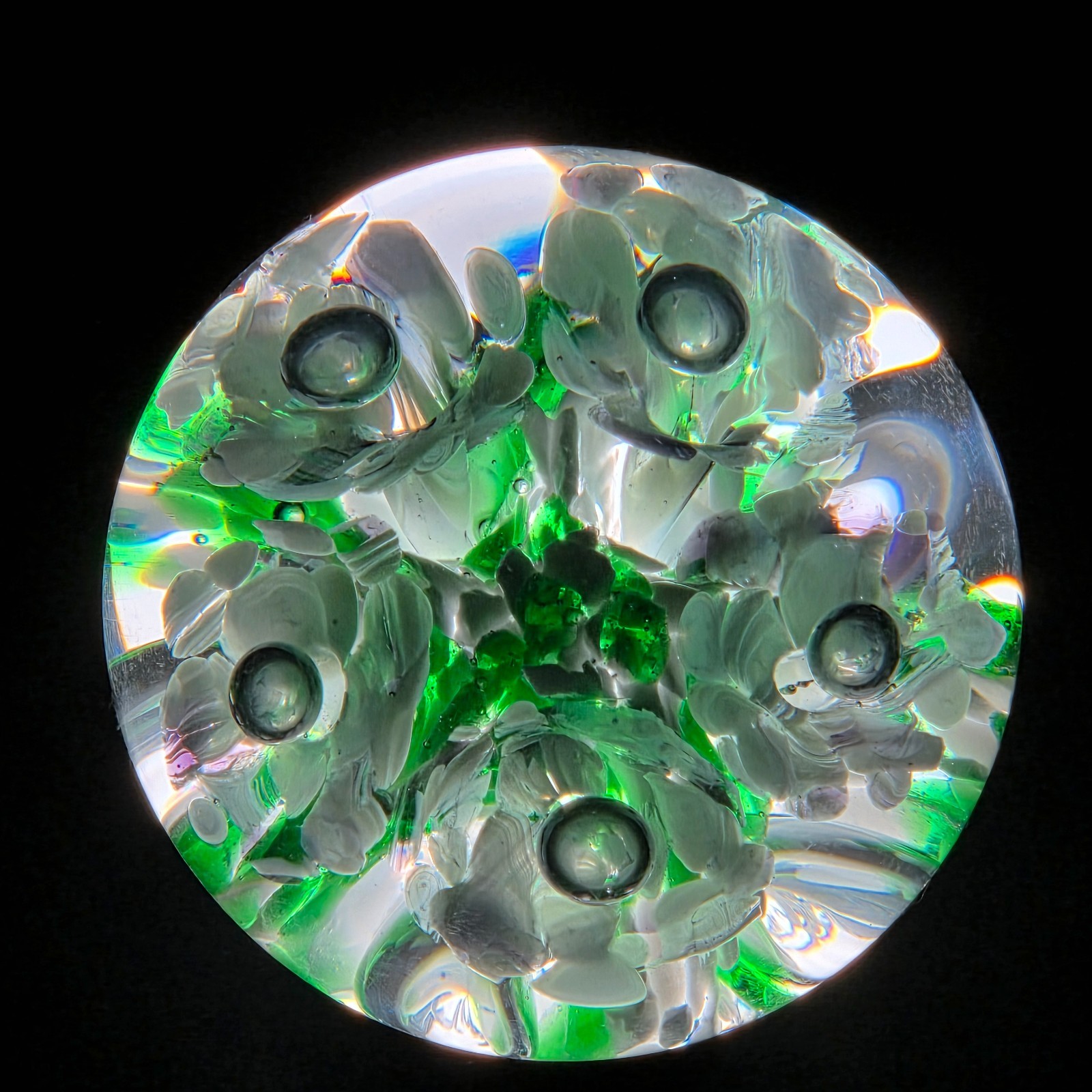 Gibson Glass Studio Floral Paperweight 2001 Green White Controlled Bubble Art
