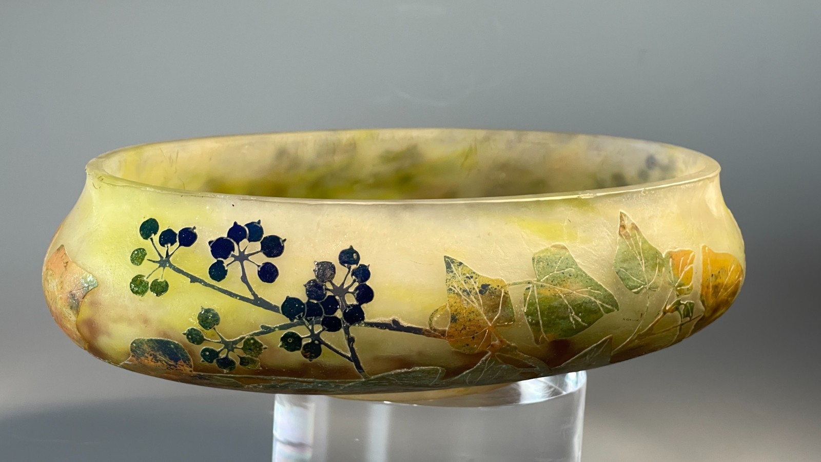Daum, Nancy. “Lierre”, a large oval bowl. 1910 circa