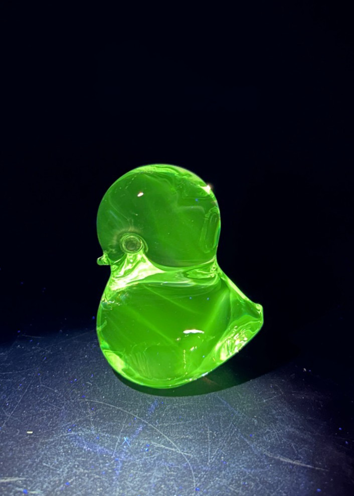 Vintage Clear Baby Chick Art Glass figurine 3 1/2″, Has Green Maganese Glow