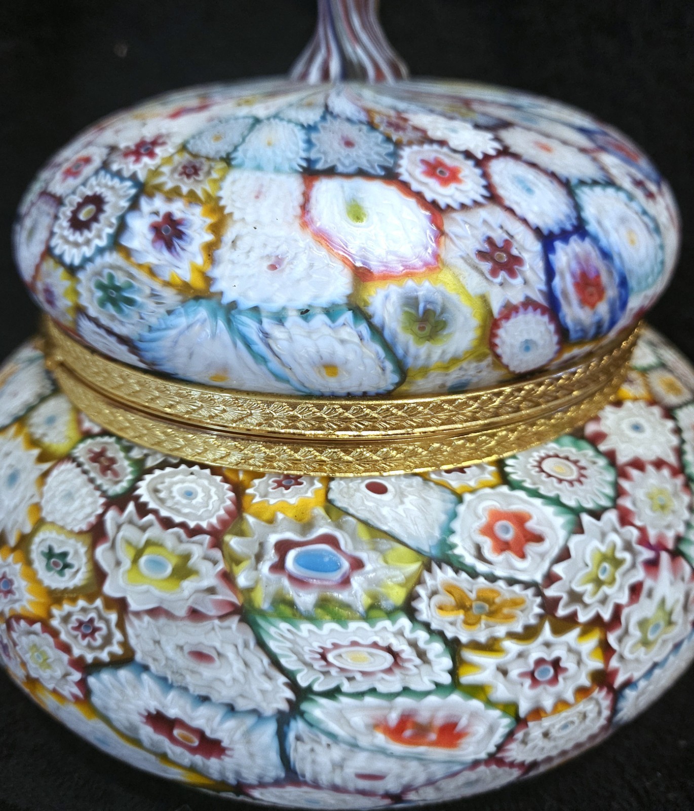 FRATELLI TOSO MILLIFIORI EARLY 20TH CENTURY GLASS HINGED ROUND BOX EXC CONDITION