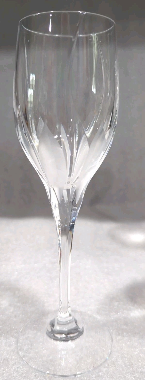 Set of 4 Mikasa Flame D’Amore Crystal 8 1/4 Wine Glass Goblet Discontinued