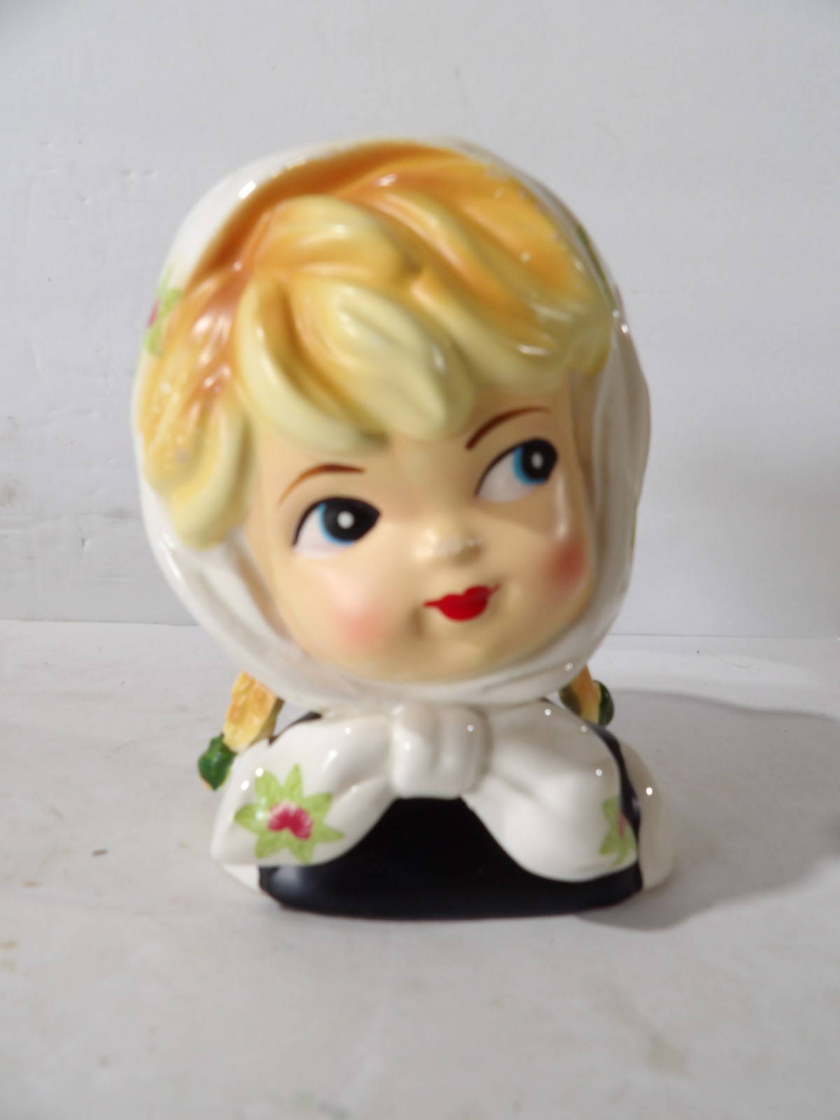 5 1/4 Inch Girl In Pigtails Head Vase 4108