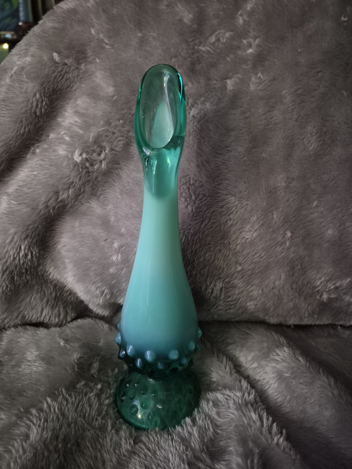Beautiful Vintage Fenton 10″ Emerald Green Opalescent Uranium Hobnail Swung Vase