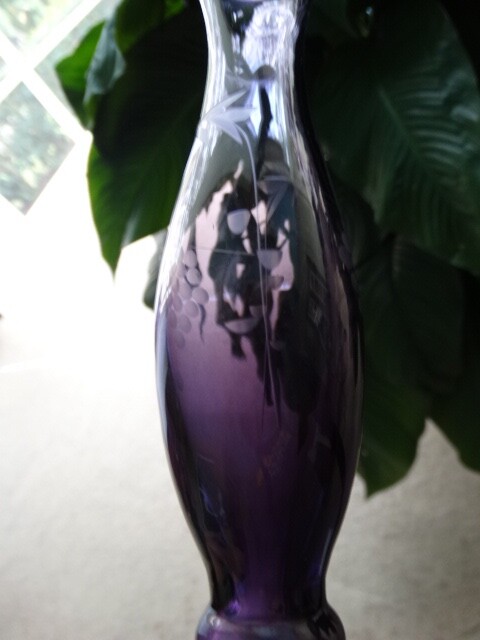 Italian Empoli Amethyst 10″ Bud Vase w/ Clear Twist Stem Wheel Cut Grapes EUC