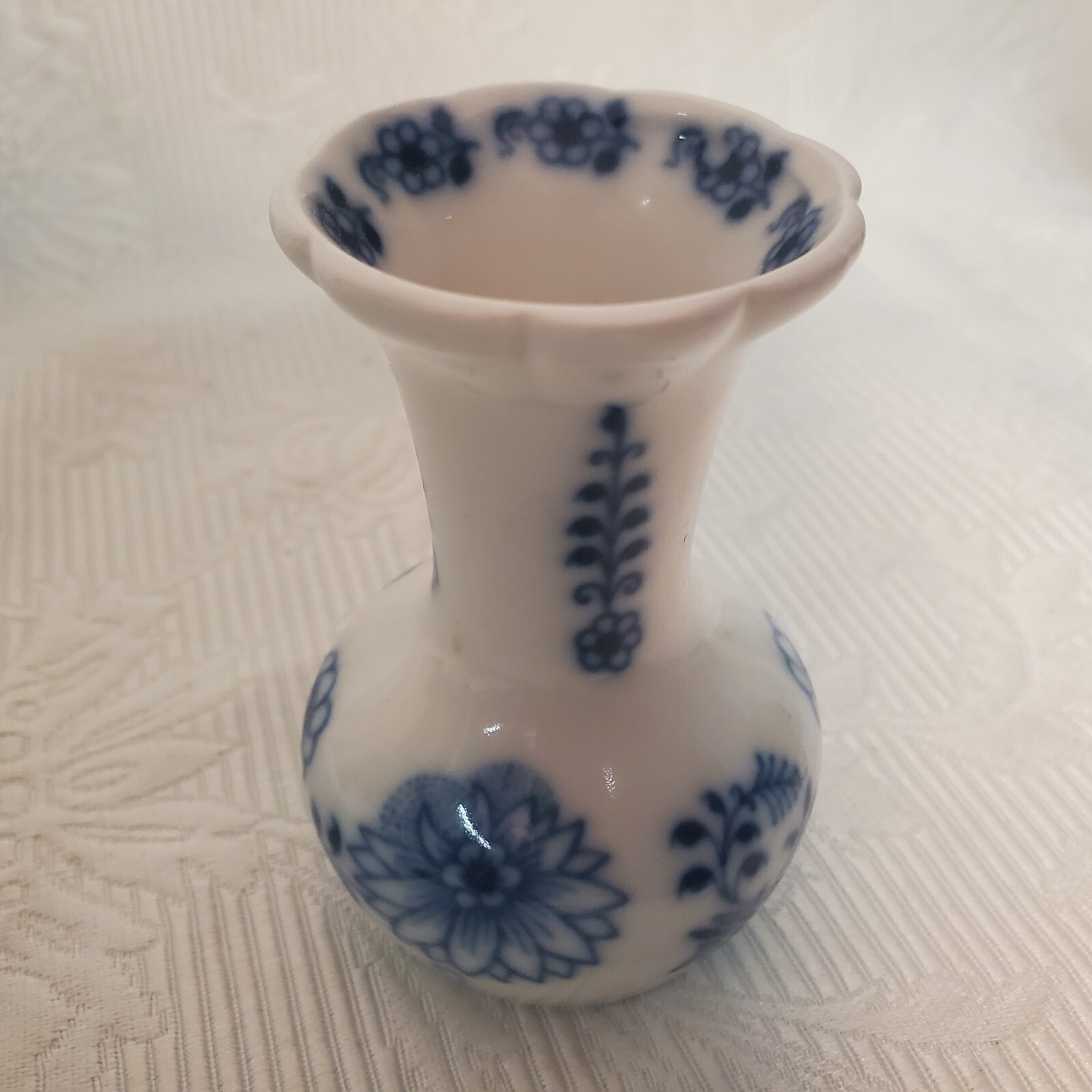 Zwiebelmuster Blue Onion Bud Vase 3 3/8” Czech – Excellent Condition