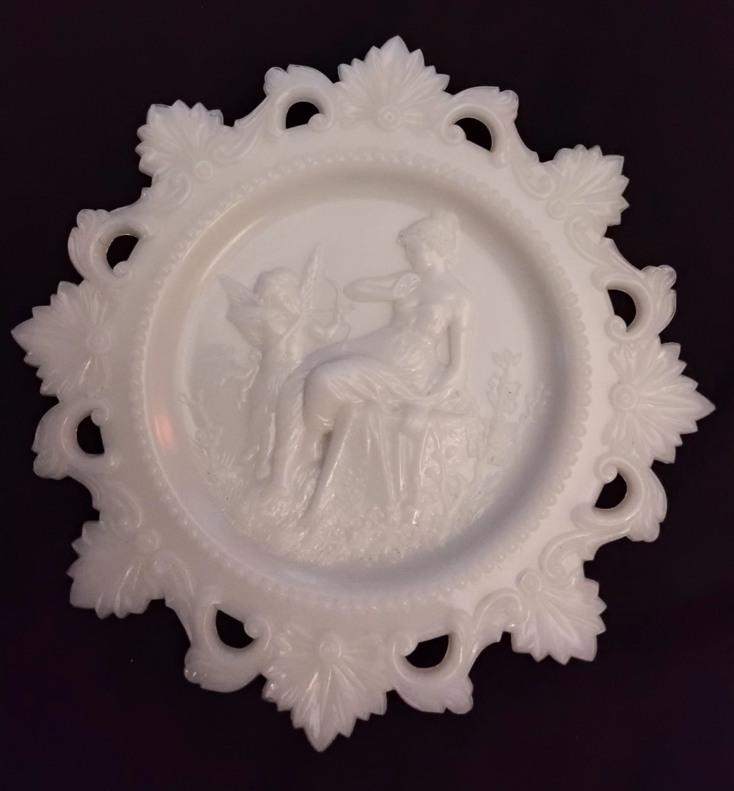 Vtg Westmoreland Milkglass Cupid & Psyche Lace Edge Plate 7″ Excellent Shape