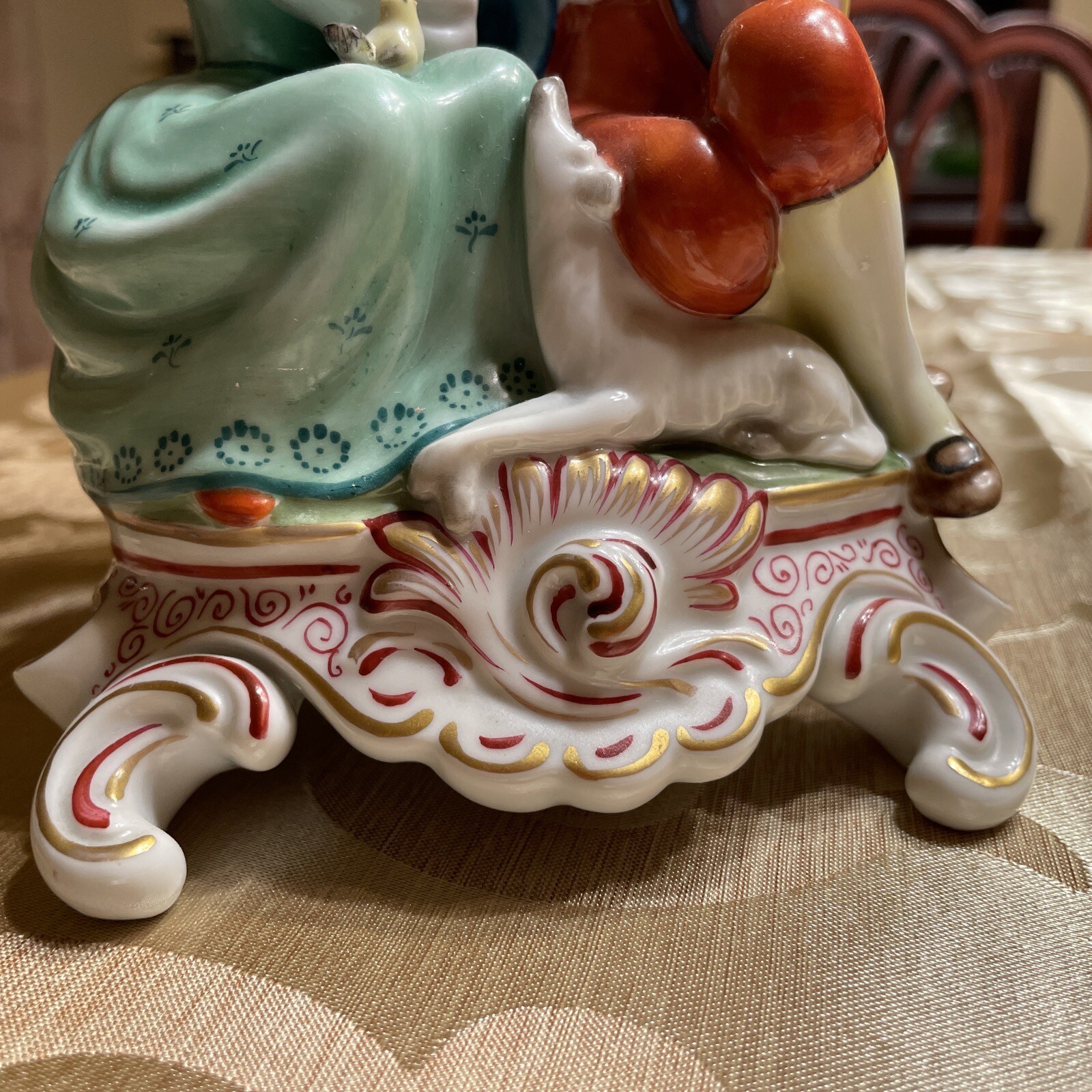 Herend Rococo Style Lovers Holding A Bird front Of A two armed Vase-MINT cond.