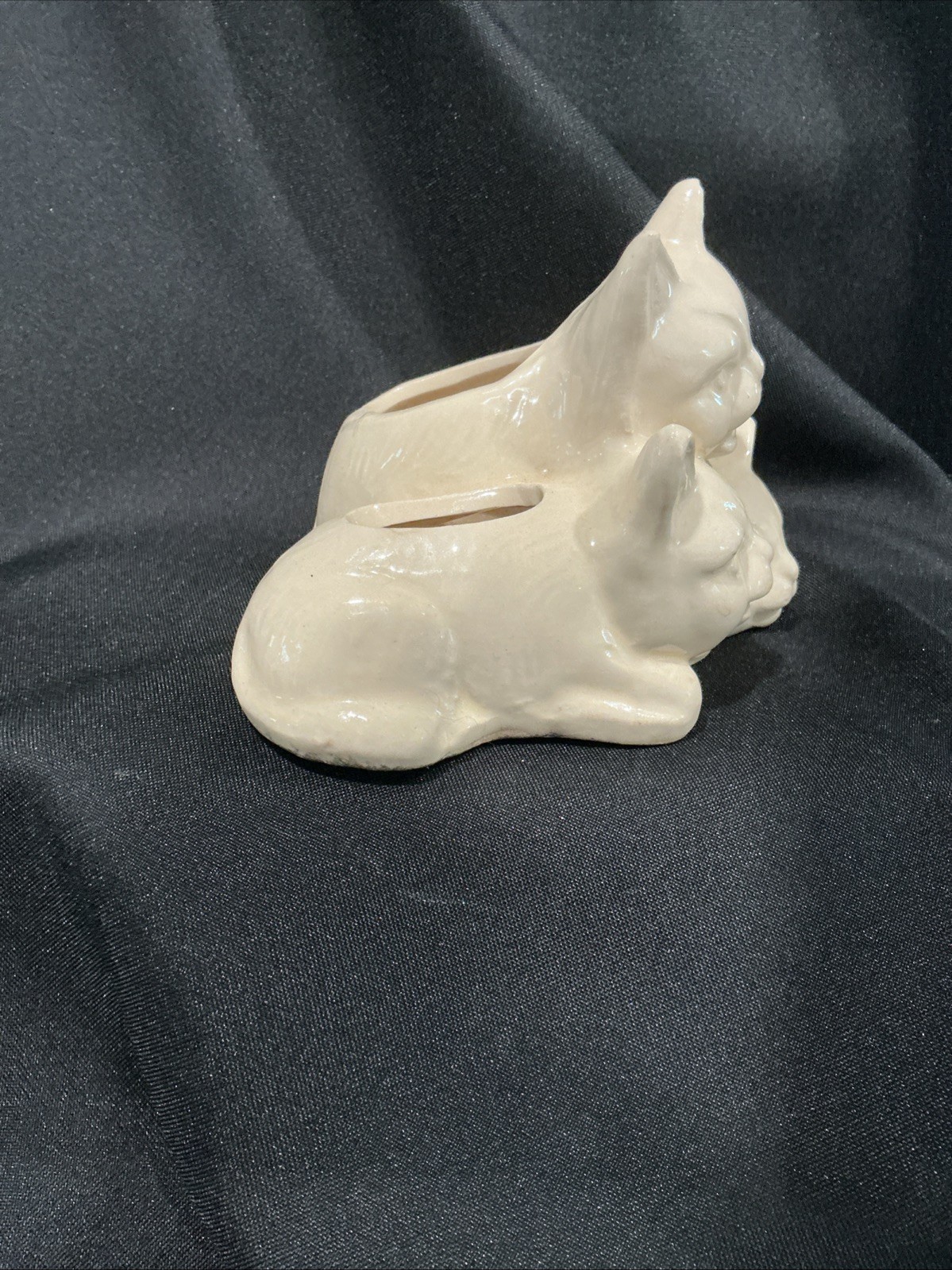 Vintage Unbranded Beige/Ivory Kittens Cats Planter 6x5x4 Age Crazing