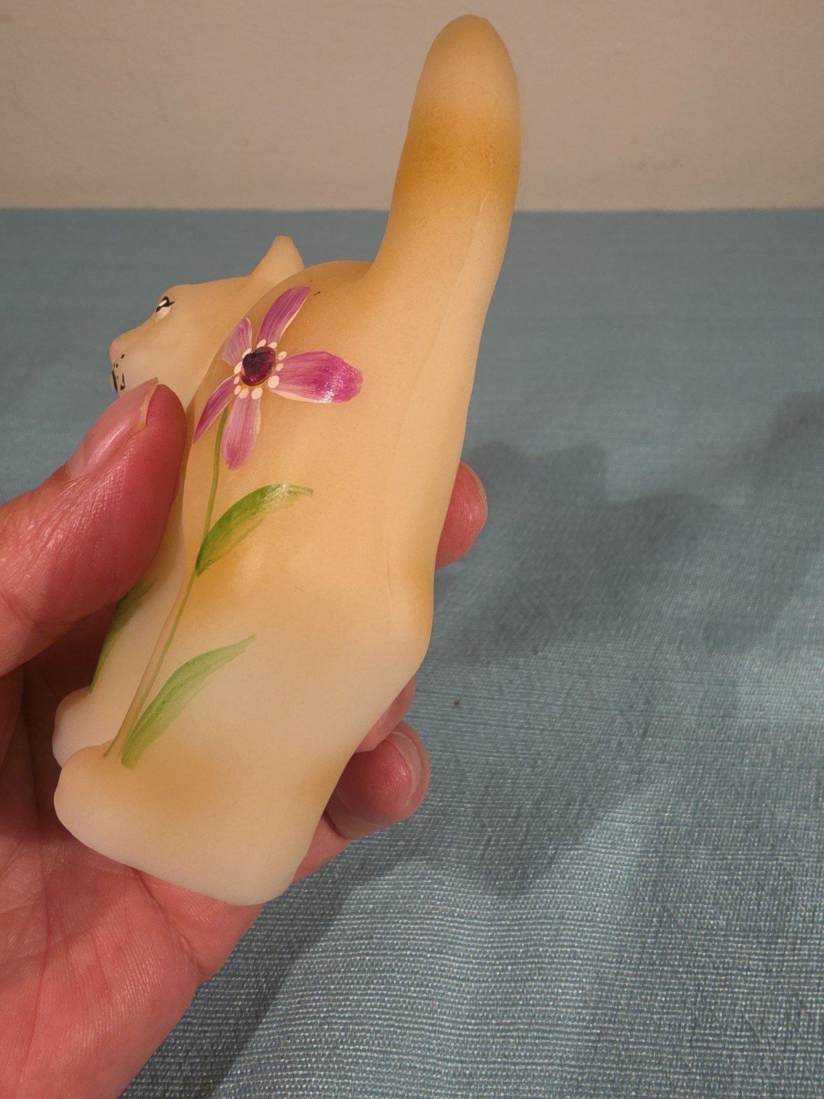 Fenton Opal Scaredy Cat By Jeanne Cutshaw (1968-74) 4.5″