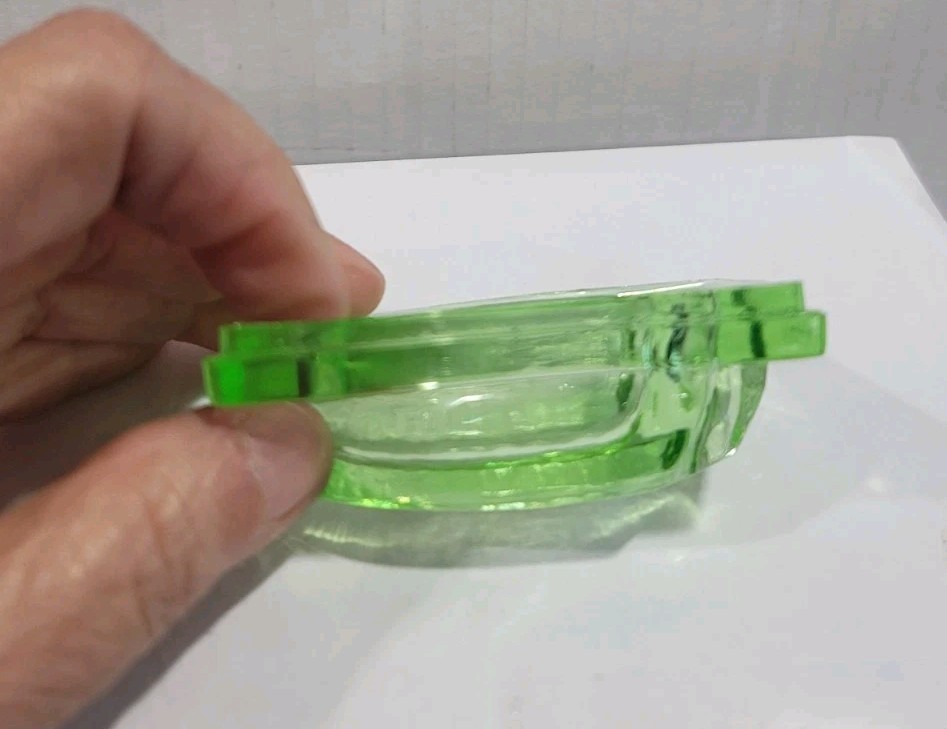 Vintage Uranium glass arrow / Turn signal Bubbled Glass 3d