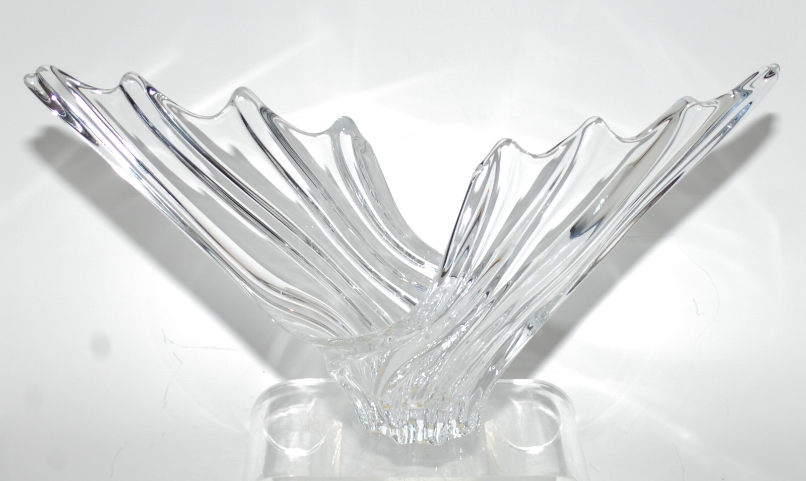 Vtg. Vannes France Le Chatel Crystal Modernist Winged Wave Centerpiece Vase 16″