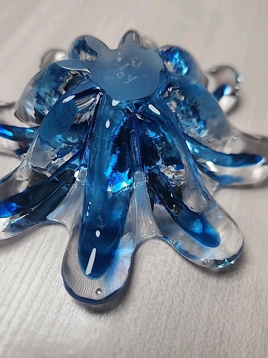Vintage Art Glass Mayflower Daisy Signed by Artist Blue/Clear Trinket Decor