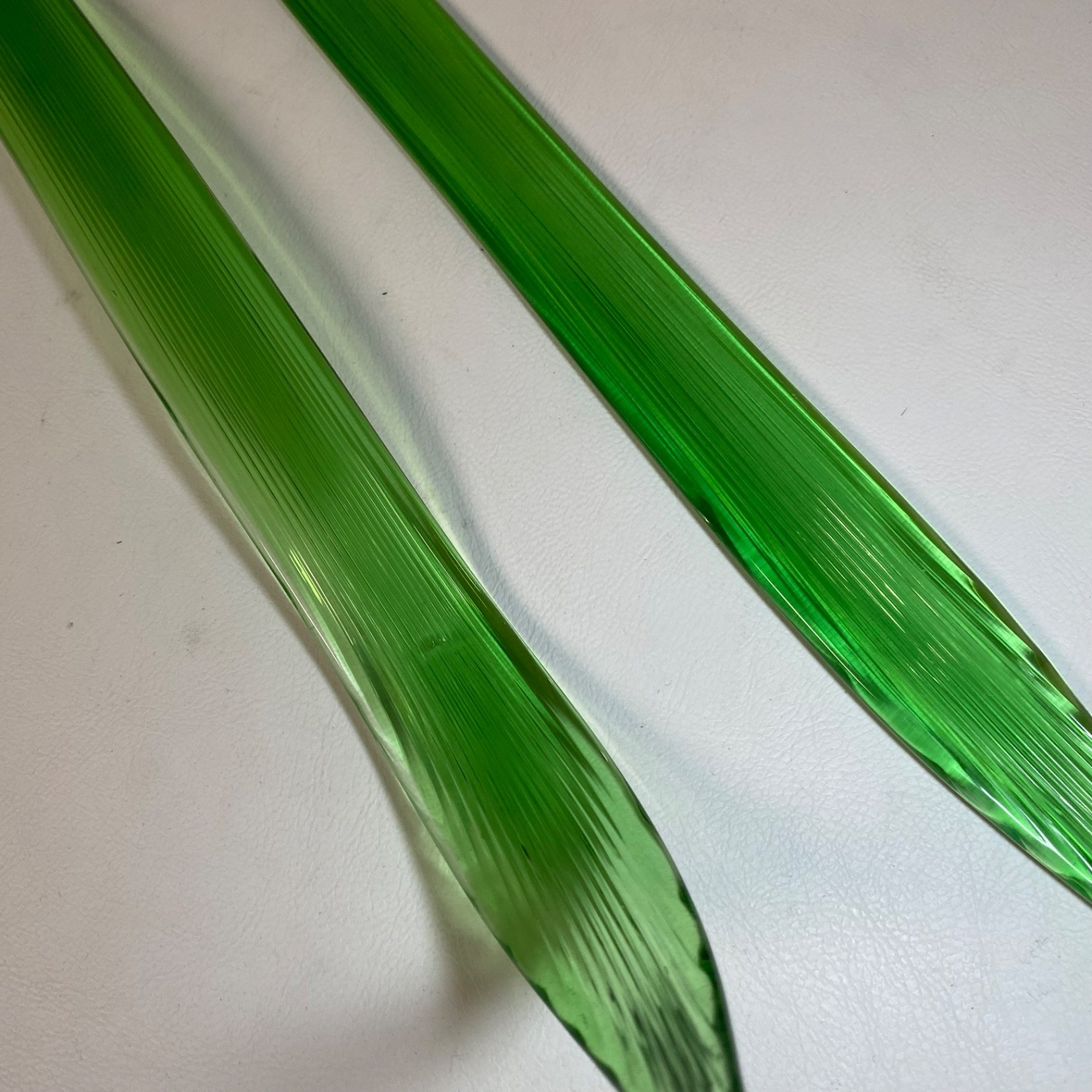 2 Vintage Art Glass Green Leaf Leaves 13″ Blade Long Stem Glass Bouquet Pieces
