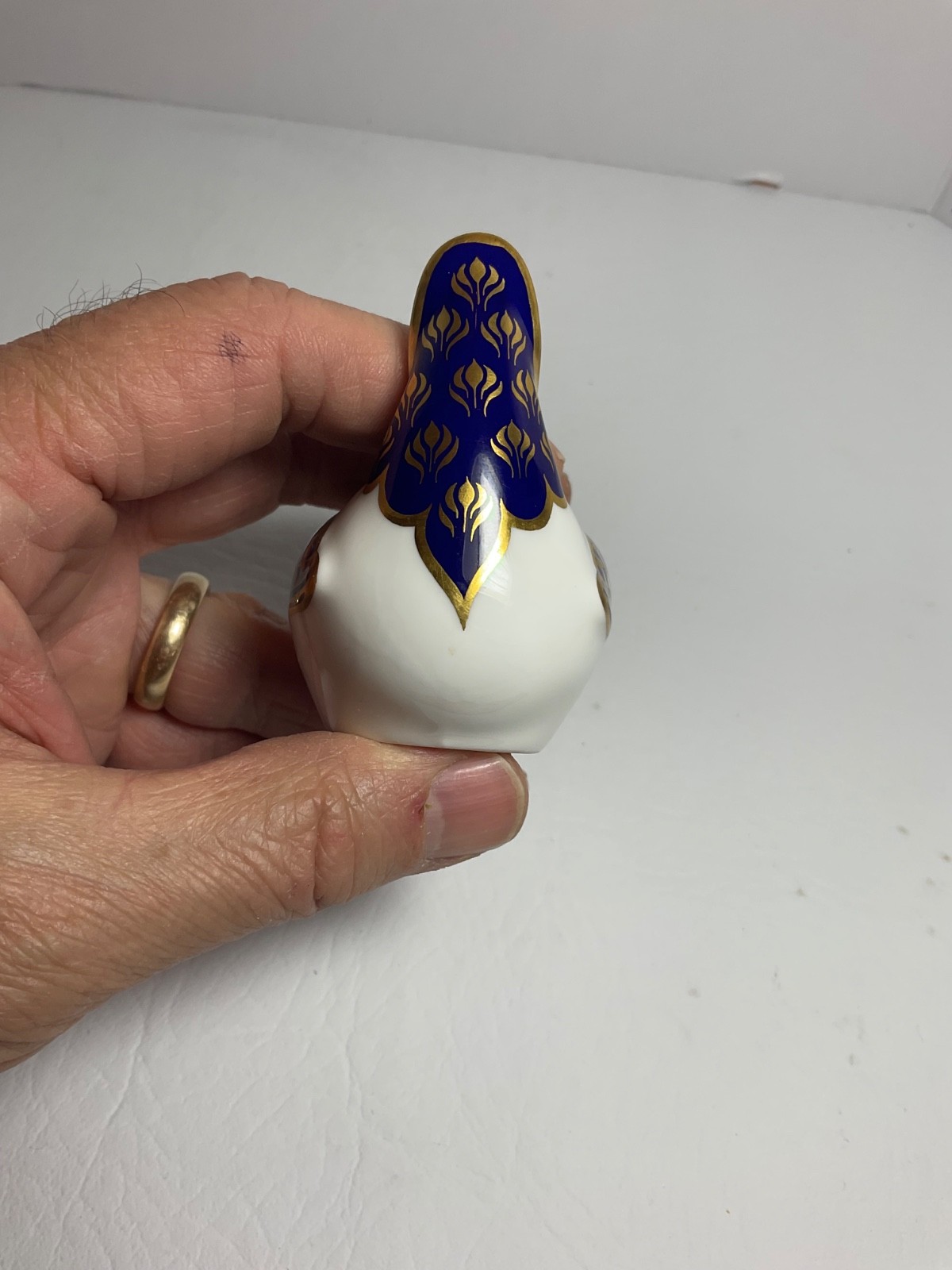 Royal Crown Derby Imari Wren Bird English Bone China Paperweight with Stopper