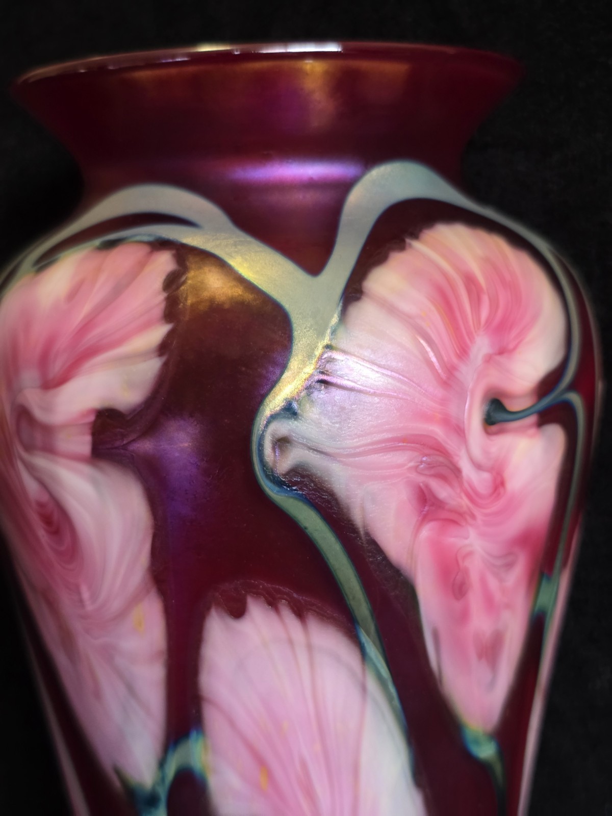 * Gorgeous JOHN LOTTON Signed 1992 Iridescent 10.5″ Art Glass Vase