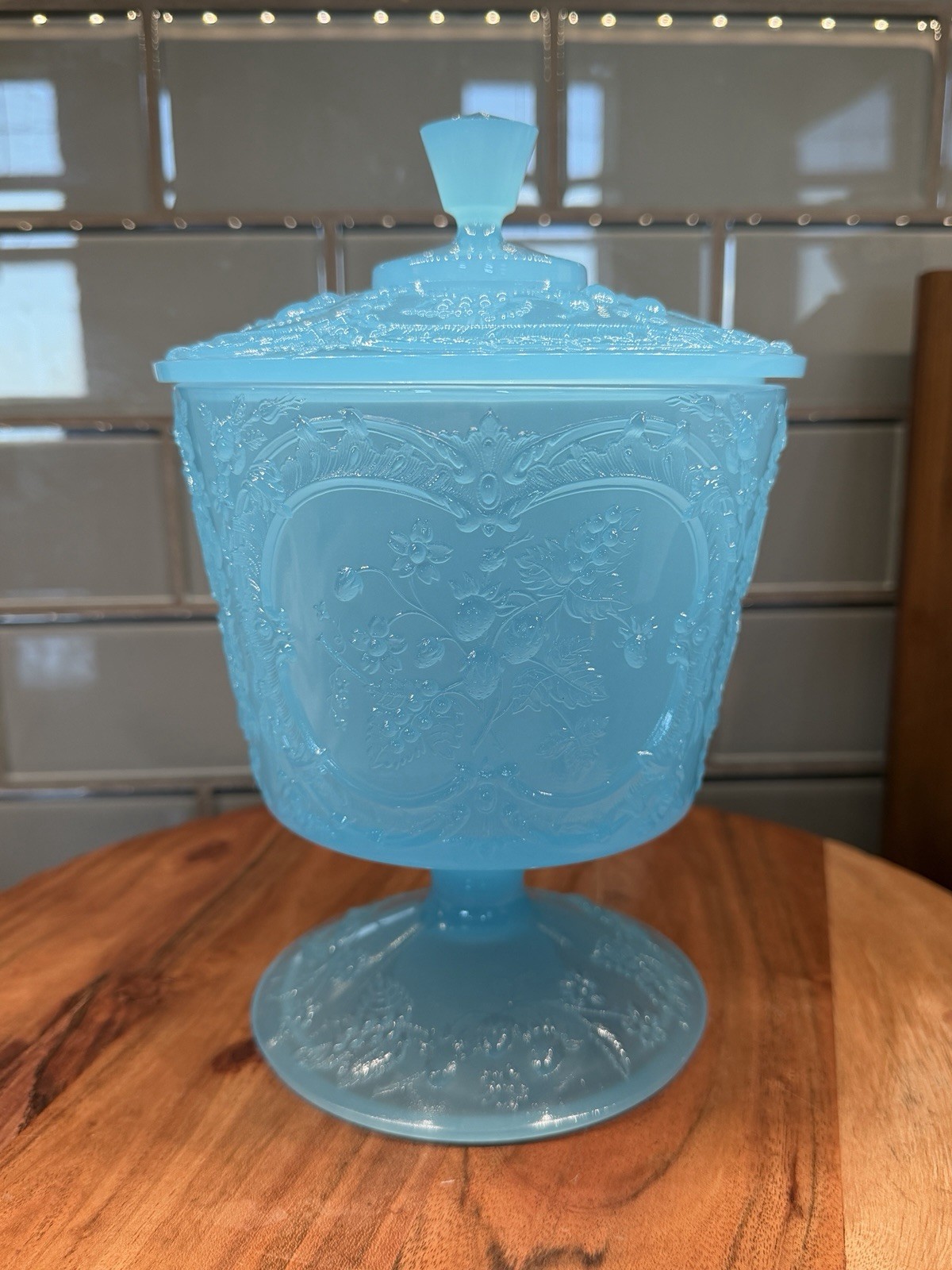 Fenton Pekin (Peking) Blue Wild Strawberry Covered Candy Box