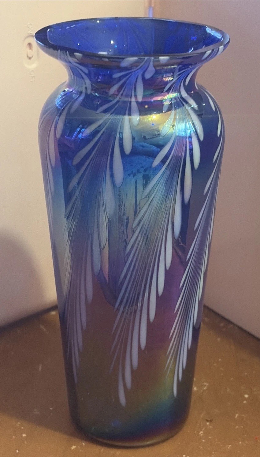 Vintage Silvestri Blue Iridescent Pulled Feather Art Glass Vase 7.25” H