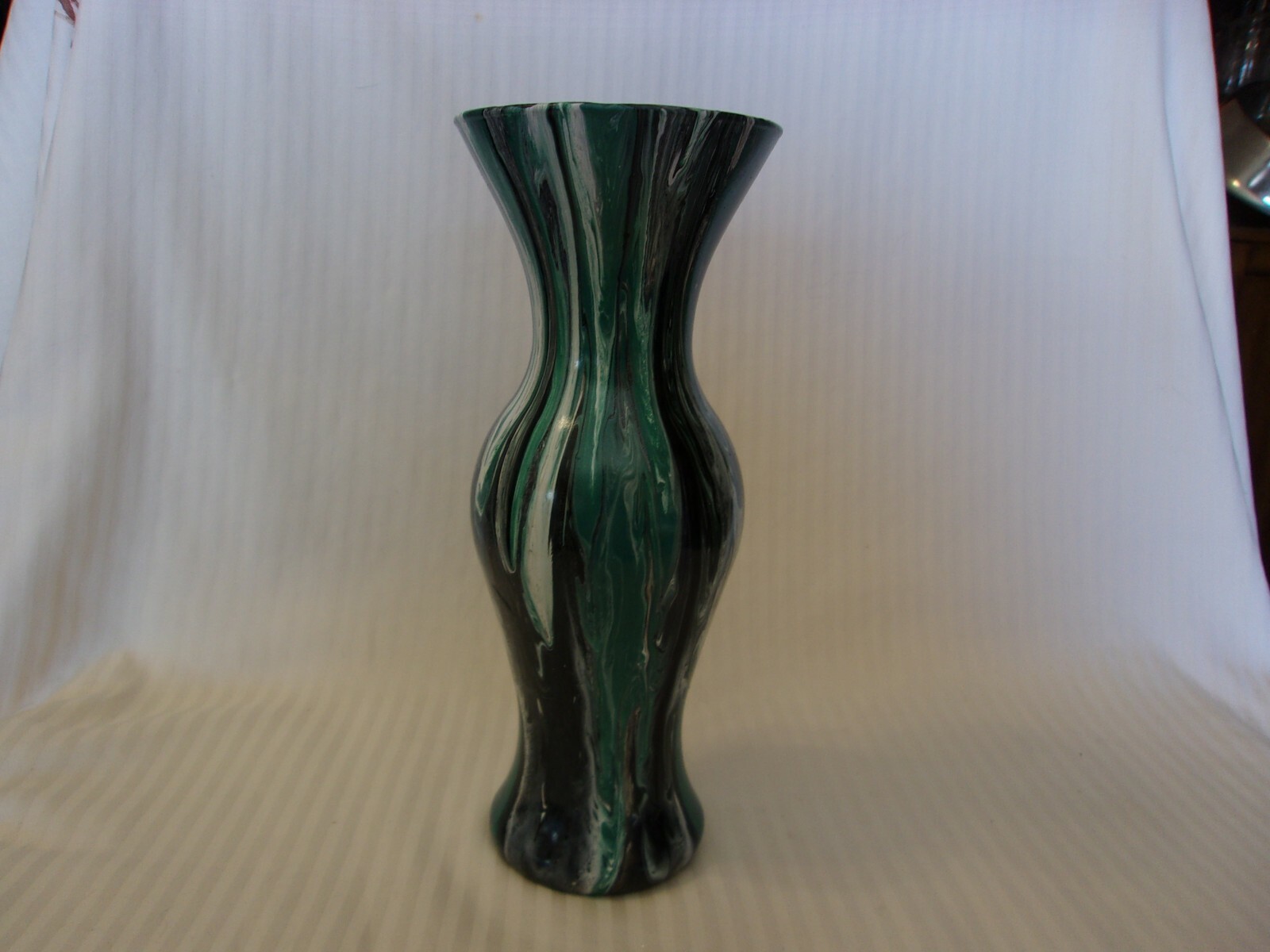 Hand Blown Glass Art Flower Vase Multicolored Green & White 9″ Tall