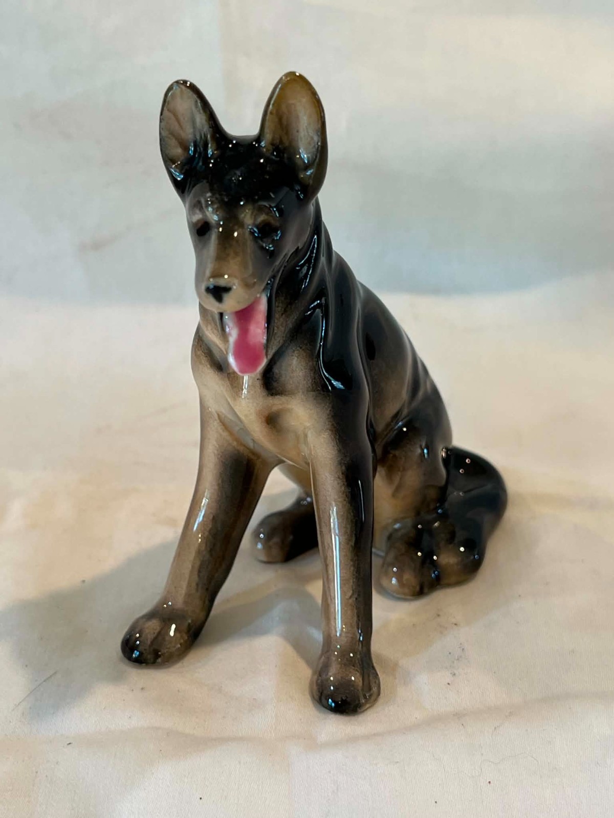 Porcelain German Sheperd Dog figurine marked OCCUPIED JAPAN 4X3