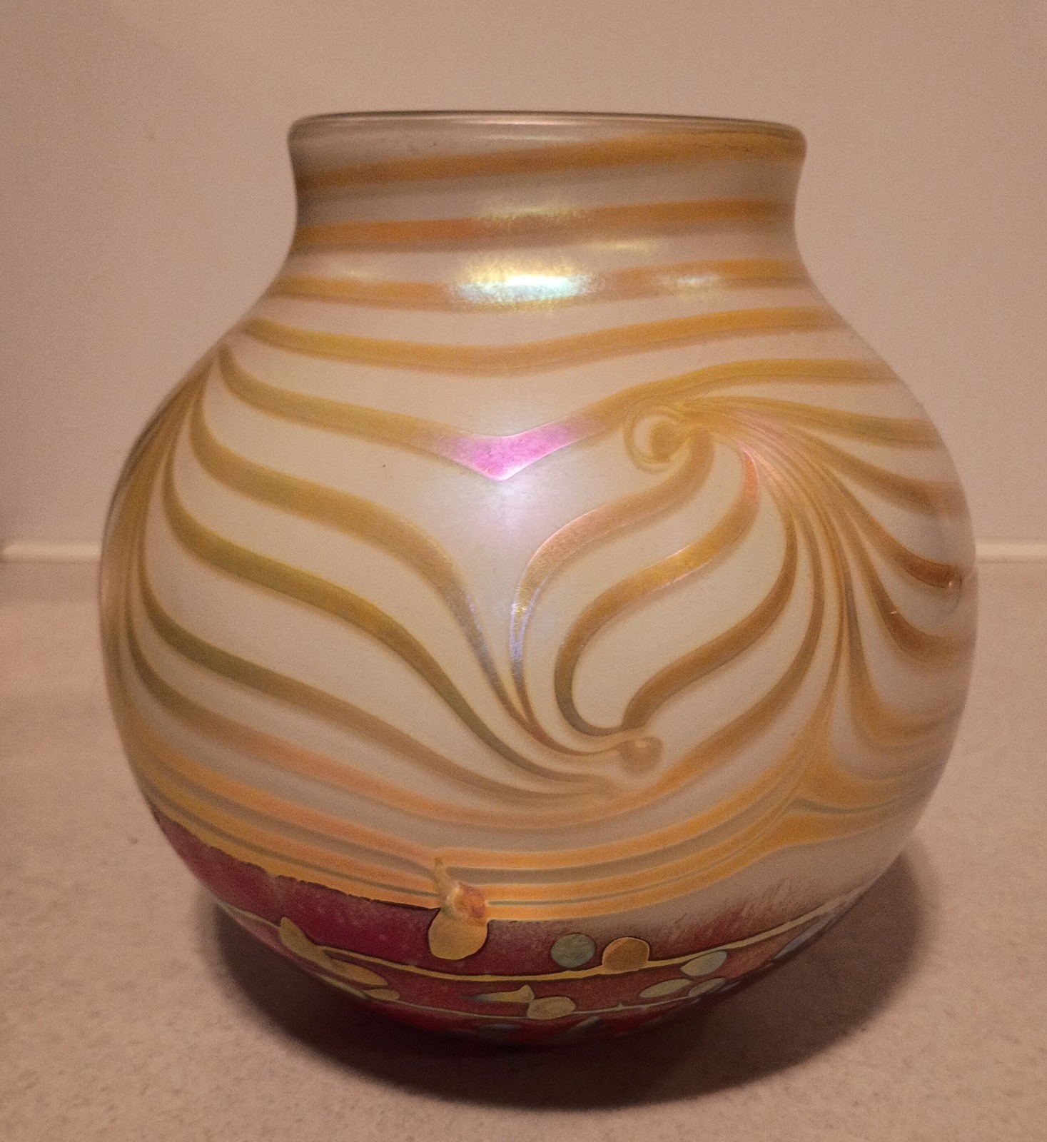 Stunning 2002 Signed Robert Eickholt 6.5″ Red & Gold Bulbous Art Glass Vase
