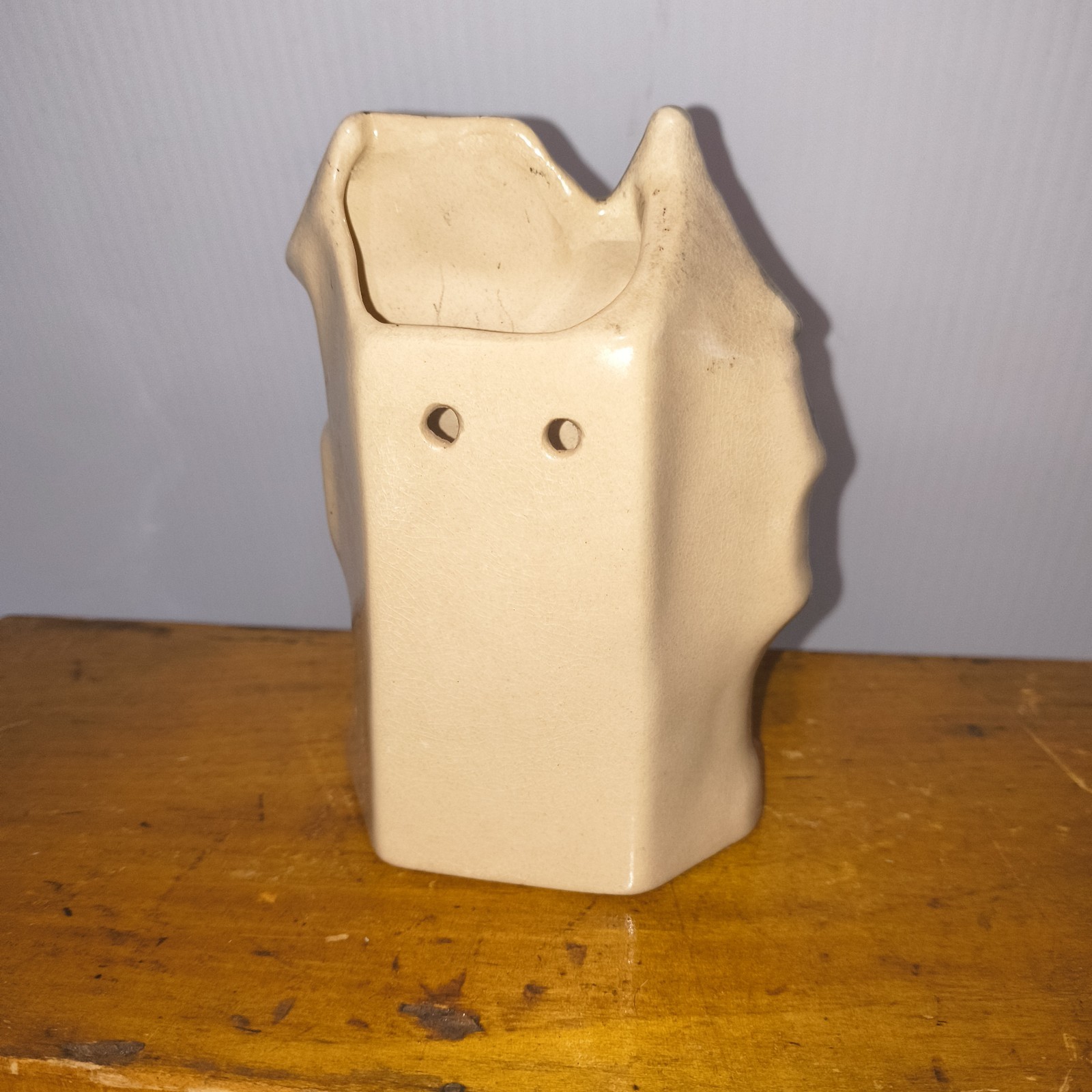 Vintage Victoria House Wall Pocket Vase 4.5″