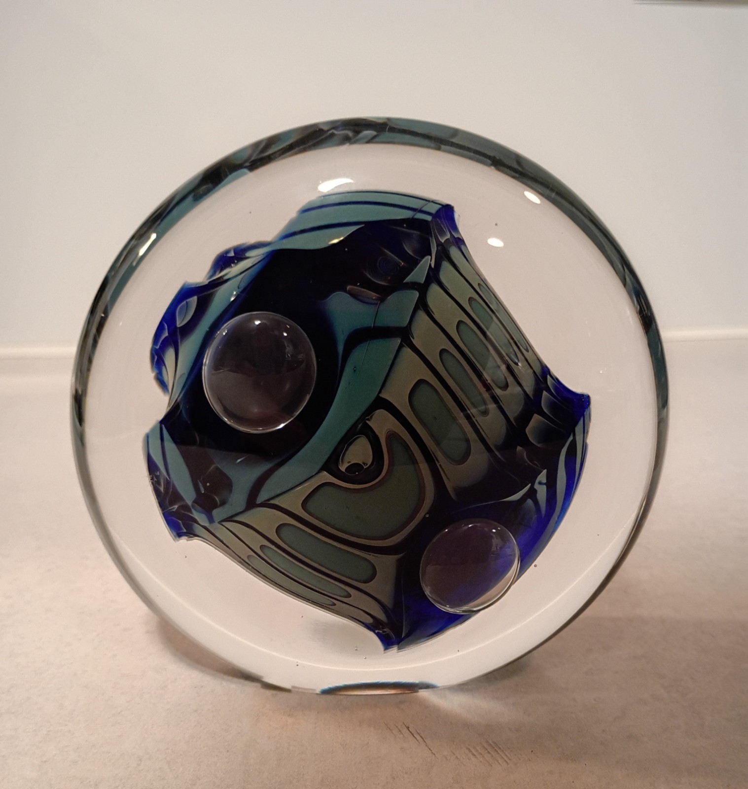 Vintage 4.75″ 1989 Signed Robert Eickholt Reptilian Disc Art Glass Paperweight