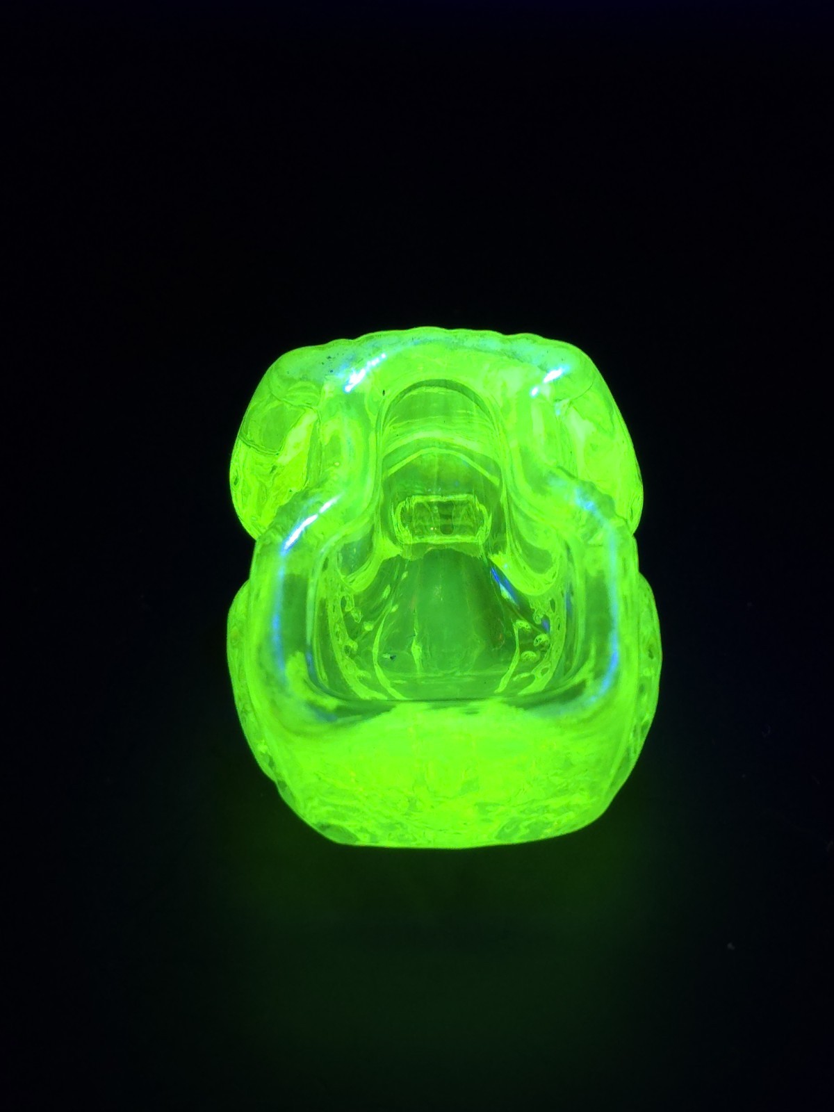 Boyd’s Vaseline/Uranium Glass Jeremy The Frog Glows like crazy!! Opalescent