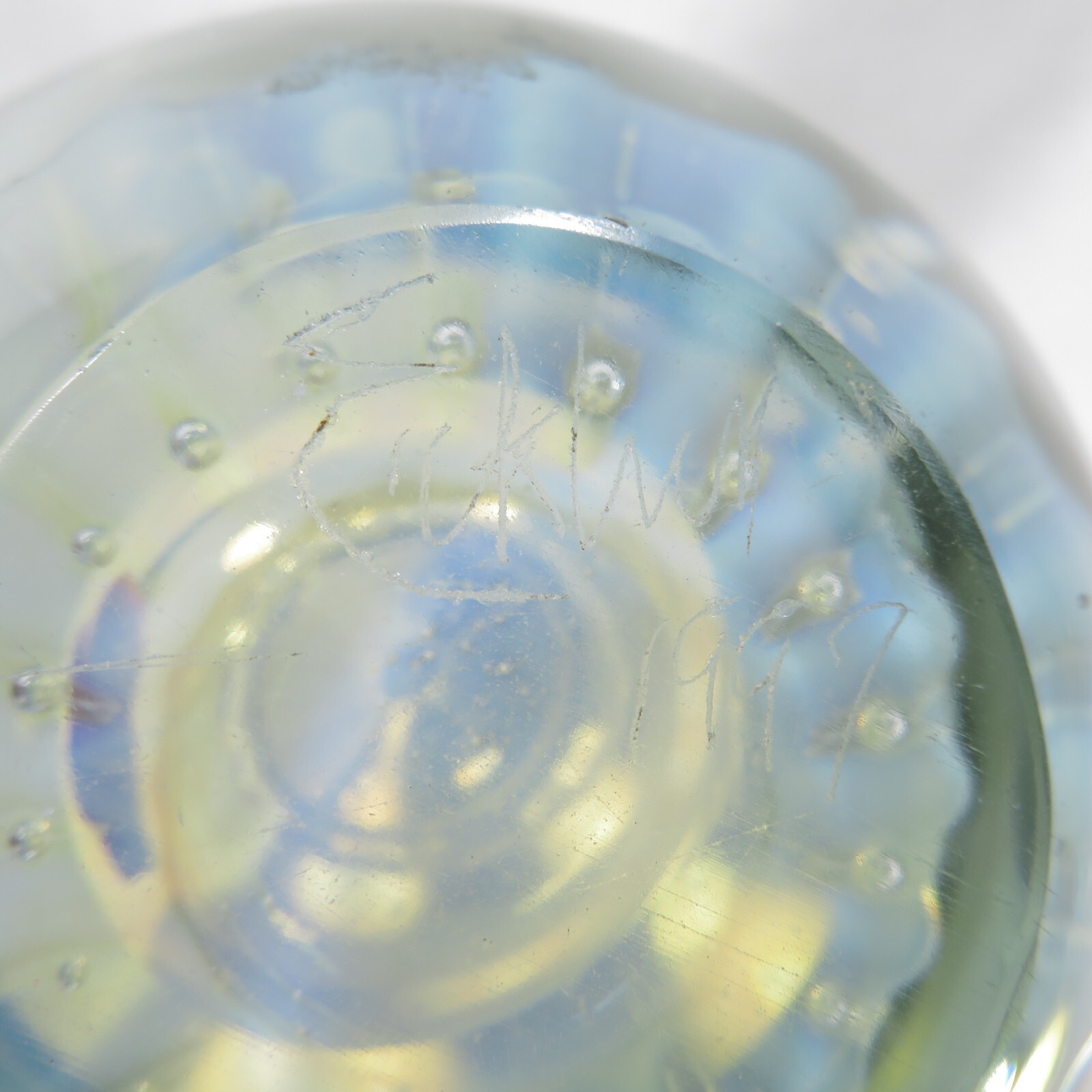Robert Eickholt Art Glass Paperweight 4″ Opalescent Internal Design 1997