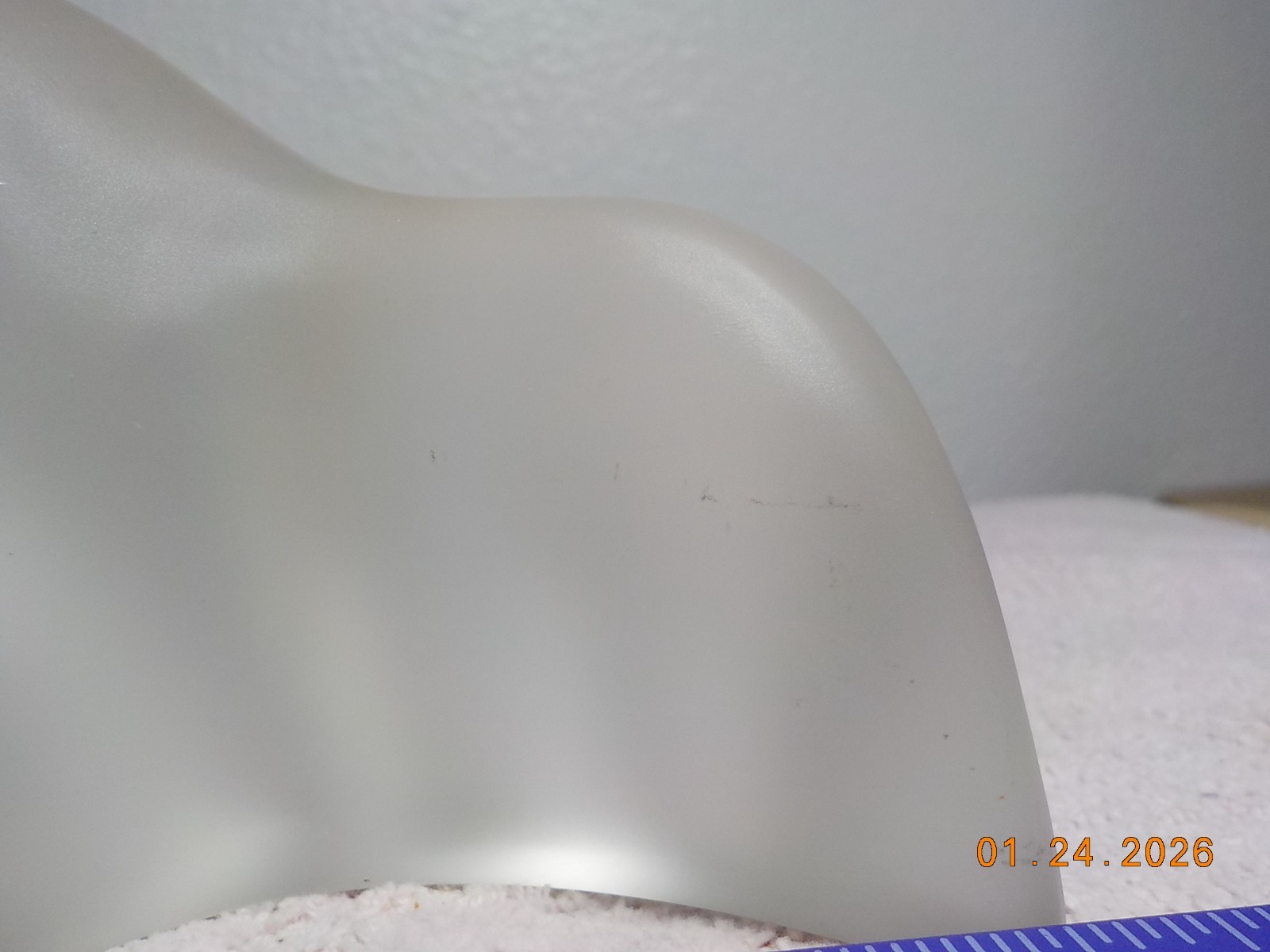 FROSTED/SATIN ART GLASS ABSTRACT BISON/BUFFALO FIGURINE 1 LB 5 OZ 2 7/8″ T