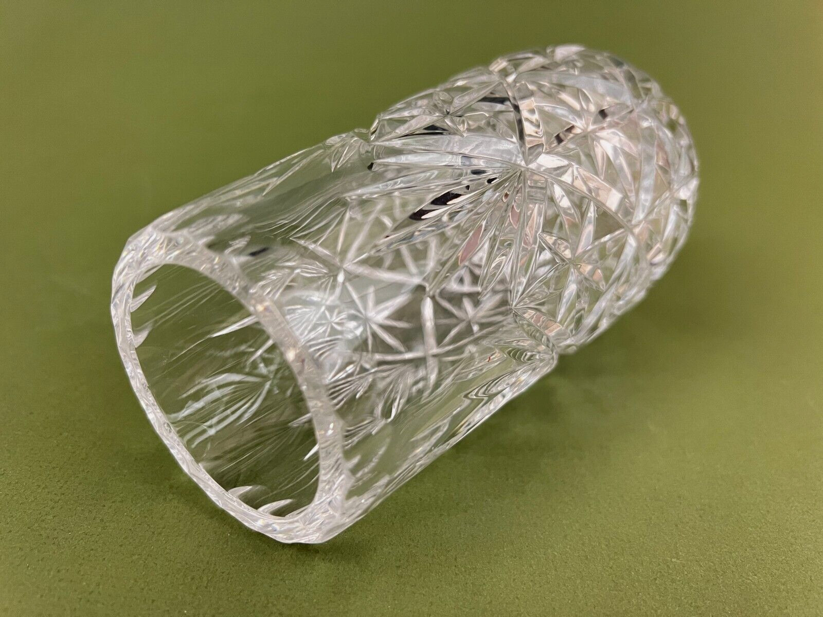 Edinburgh International Signed Duet Cross Cut Crystal Glass Flower Vase 7”