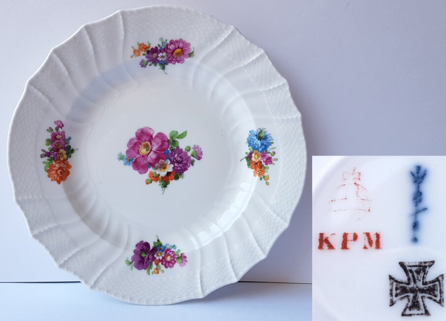 KPM Porcelain Plate Neuosier Sceptre Brand Iron Cross 1. Choice um1916 K483