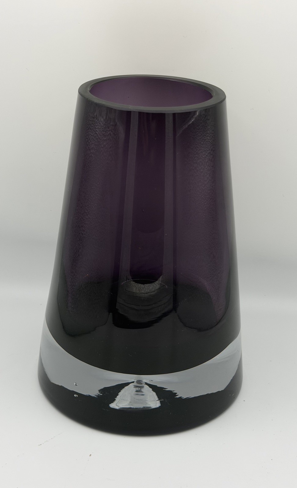 Vintage Amethyst Sommerso Art Glass Vase Controlled Bubble Base 7.25”