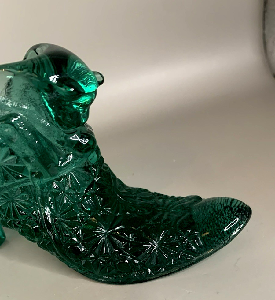 Fenton Jade Green Daisy and Button Cat Head Slipper 6″ X 2 1/2″