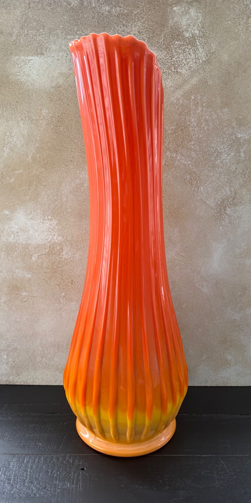 L. E. SMITH MCM BITTERSWEET RIBBED SWUNG STRETCH VASE ORANGE COLOSSAL 19.25”