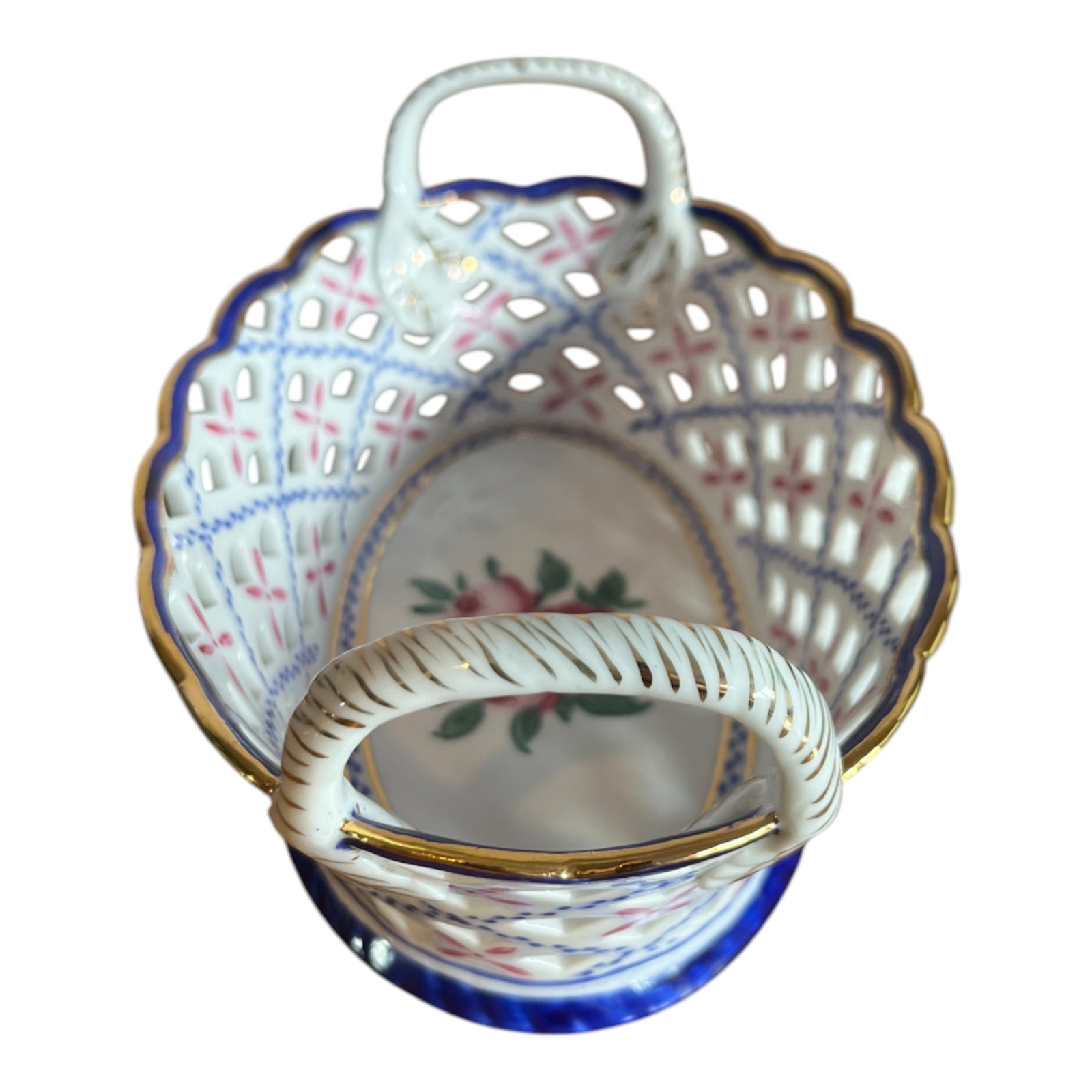 Vintage Hand Painted Gilded Oval Floral Pierced Basket Cut Out Weave 19x13x6 cm
