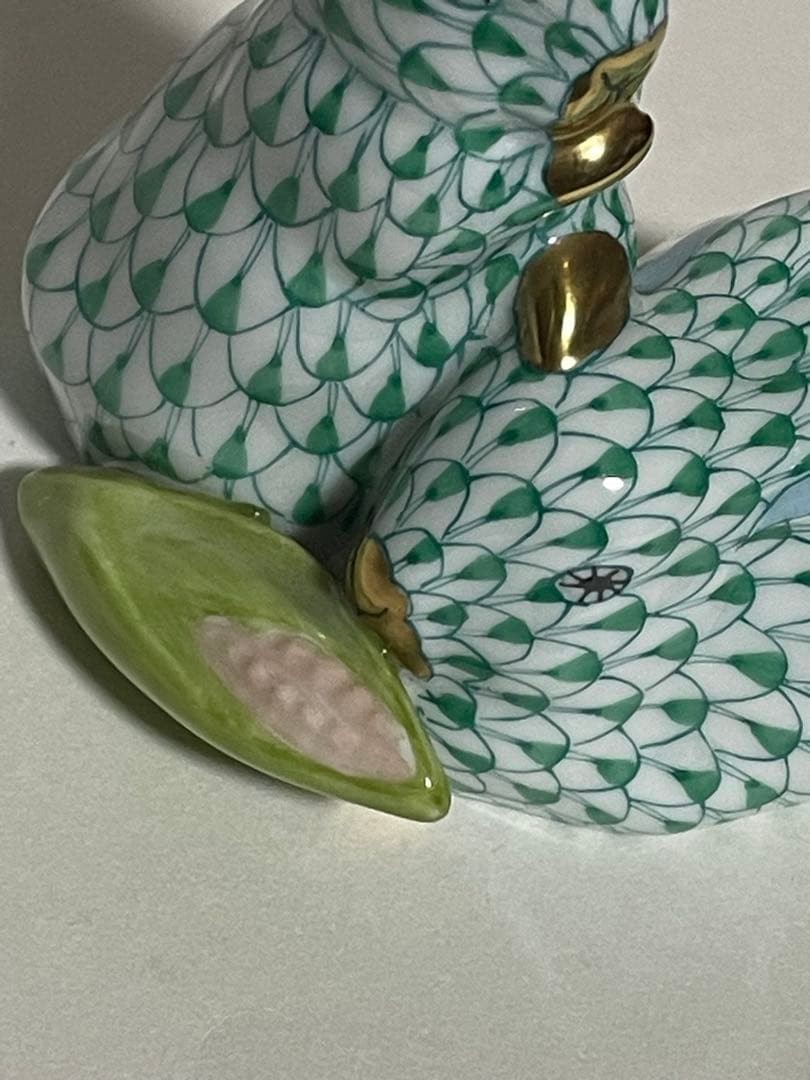 HEREND Two Rabbits Corn Green Porcelain Pottery Handprinted Glossy Fishnet