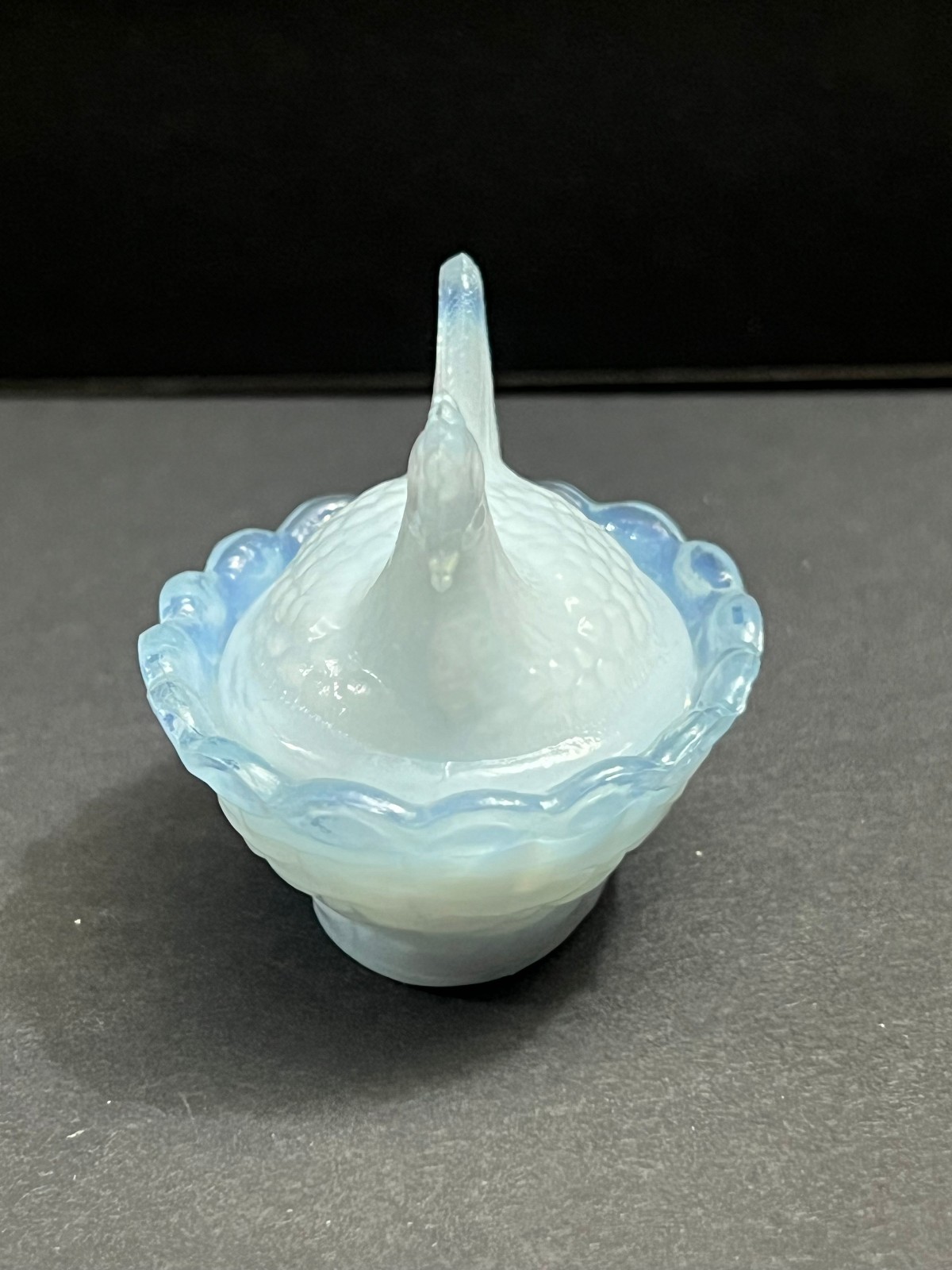 Vintage Boyd Miniature Hen On Nest Chick Chicken Art Glass Blue Olympic White A