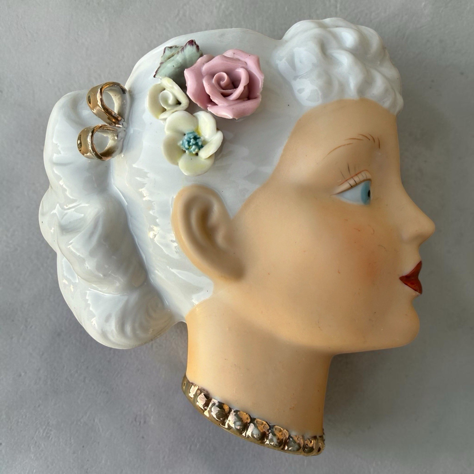 Vtg 1950s Lady Head Vase Wall Pocket Porcelain Planter 5 x 5x 1.5 Applied Roses